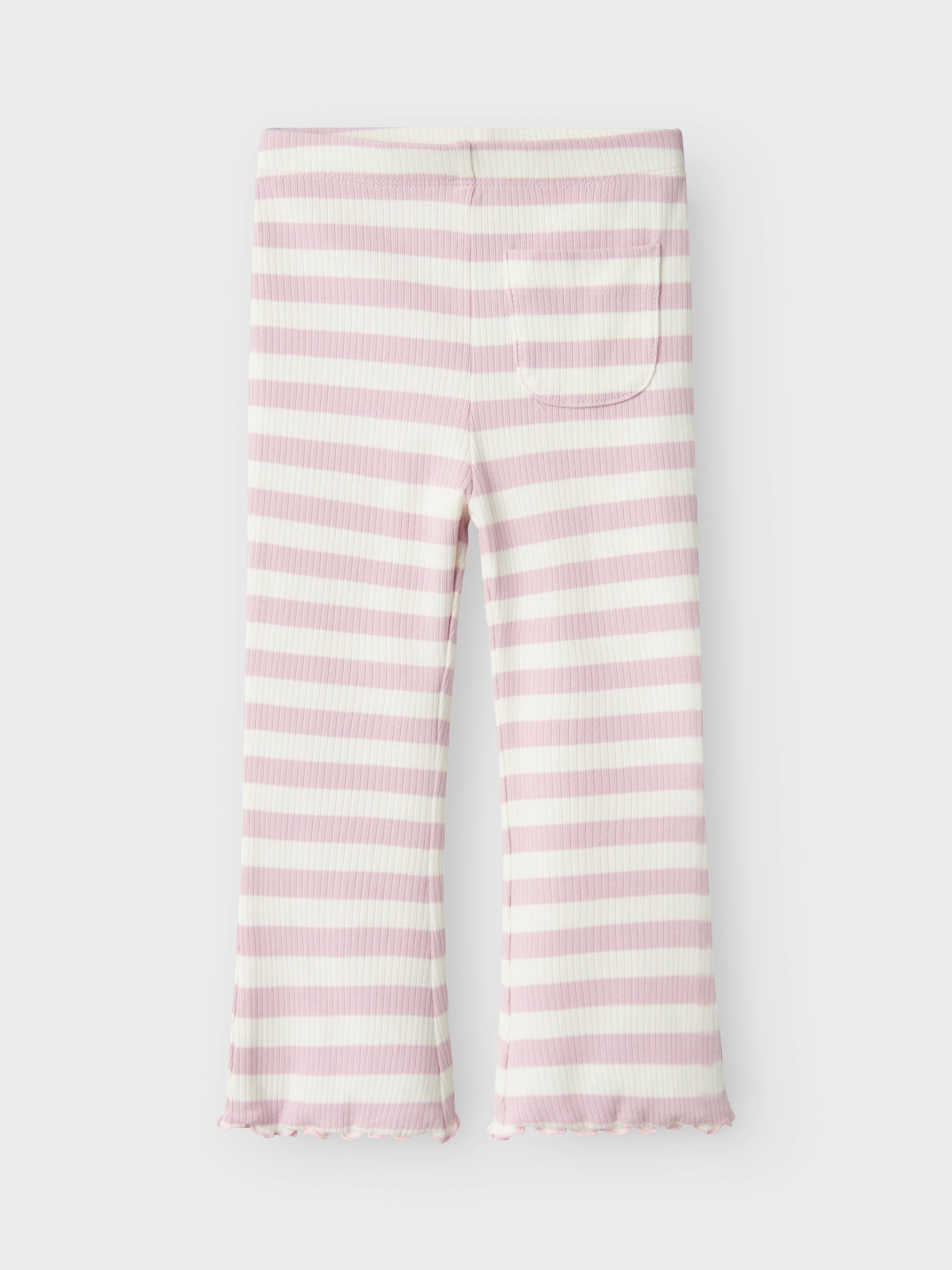 Randig rosa och vit bootcut byxa till flicka. Ekologiska barnkläder, byxor till liten tjej från Name it.
NMFTAIA SLIM BOOTCUT PANT
13238875