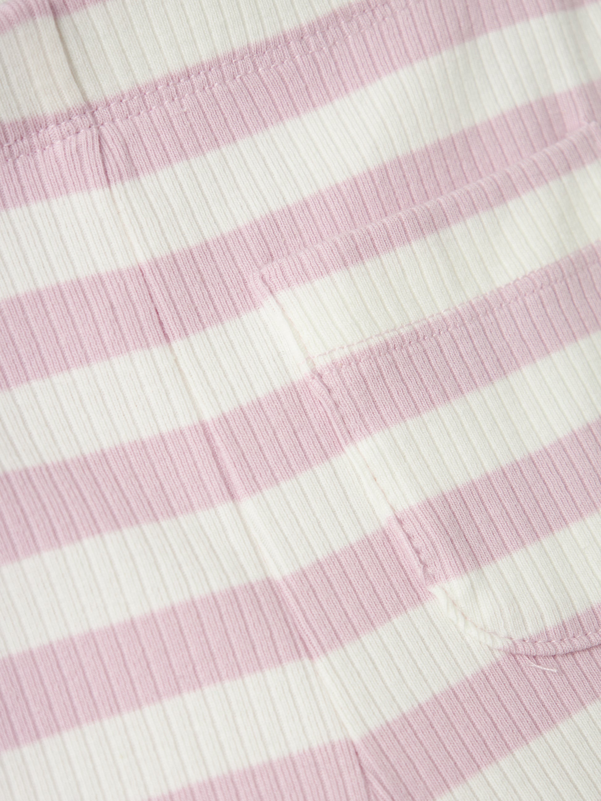 Randig rosa och vit bootcut byxa till flicka. Ekologiska barnkläder, byxor till liten tjej från Name it.
NMFTAIA SLIM BOOTCUT PANT
13238875