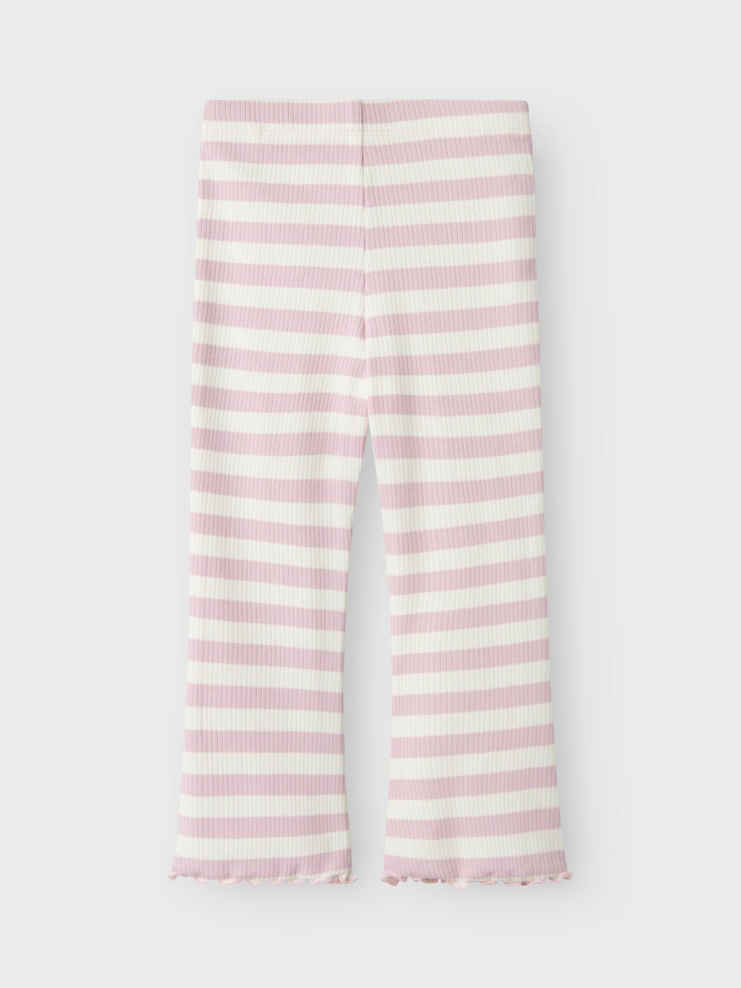 Randig rosa och vit bootcut byxa till flicka. Ekologiska barnkläder, byxor till liten tjej från Name it.
NMFTAIA SLIM BOOTCUT PANT
13238875