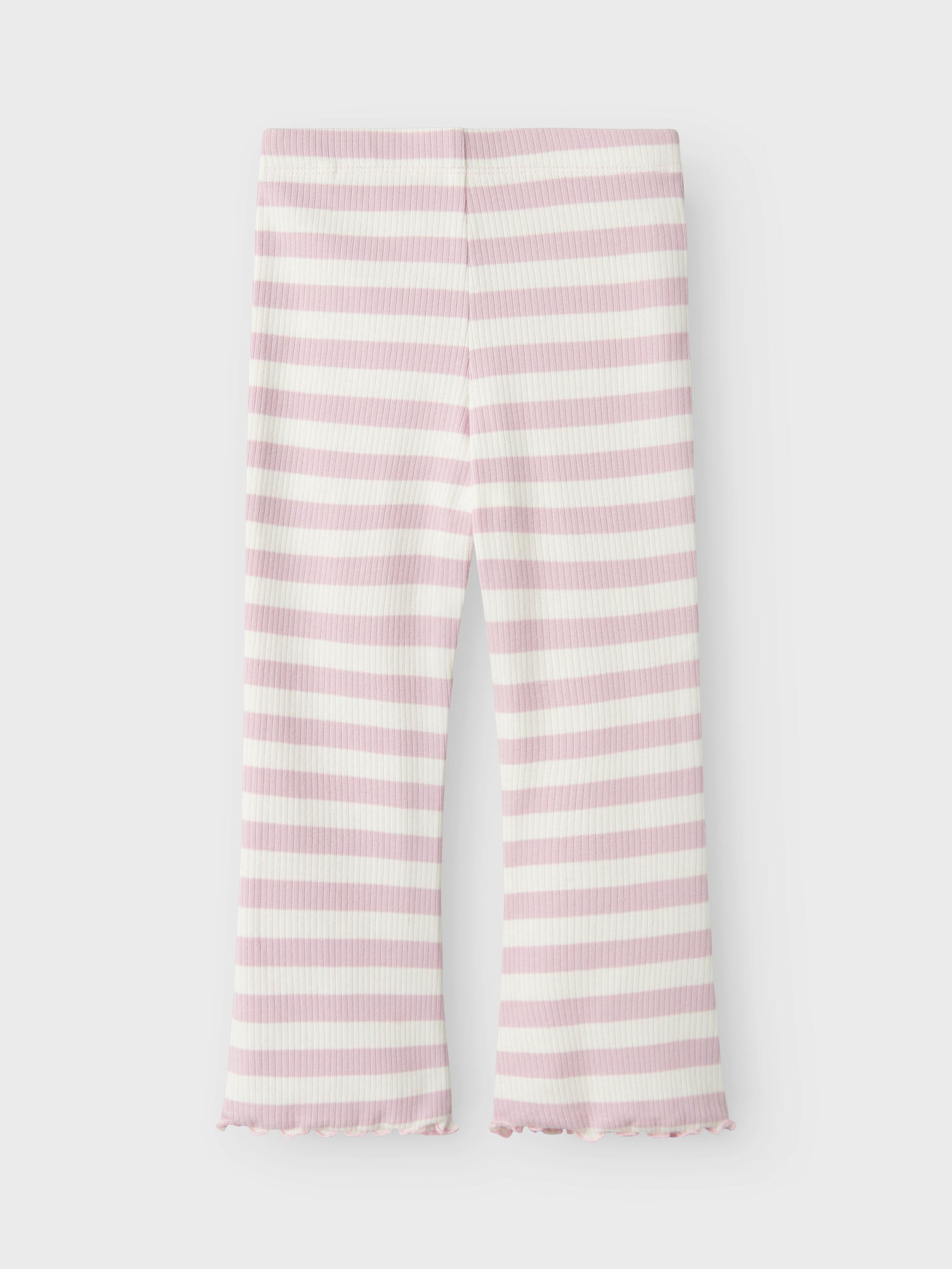 Randig rosa och vit bootcut byxa till flicka. Ekologiska barnkläder, byxor till liten tjej från Name it.
NMFTAIA SLIM BOOTCUT PANT
13238875