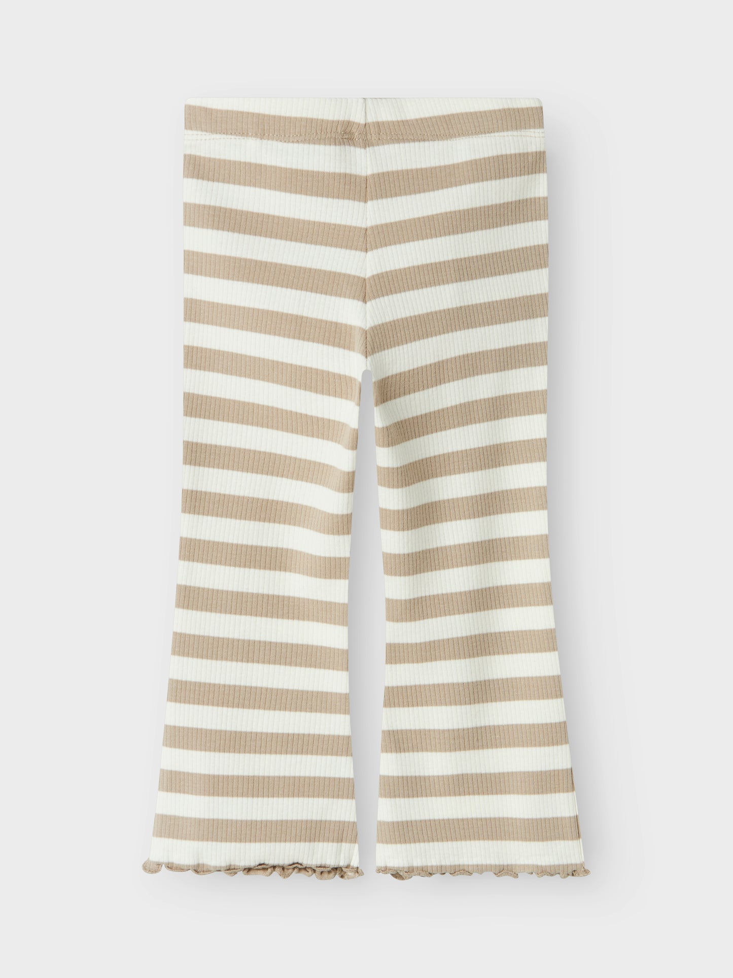 Randig beige och vit bootcut byxa till flicka. Ekologiska barnkläder, byxor till liten tjej från Name it.
NMFTAIA SLIM BOOTCUT PANT
13238875