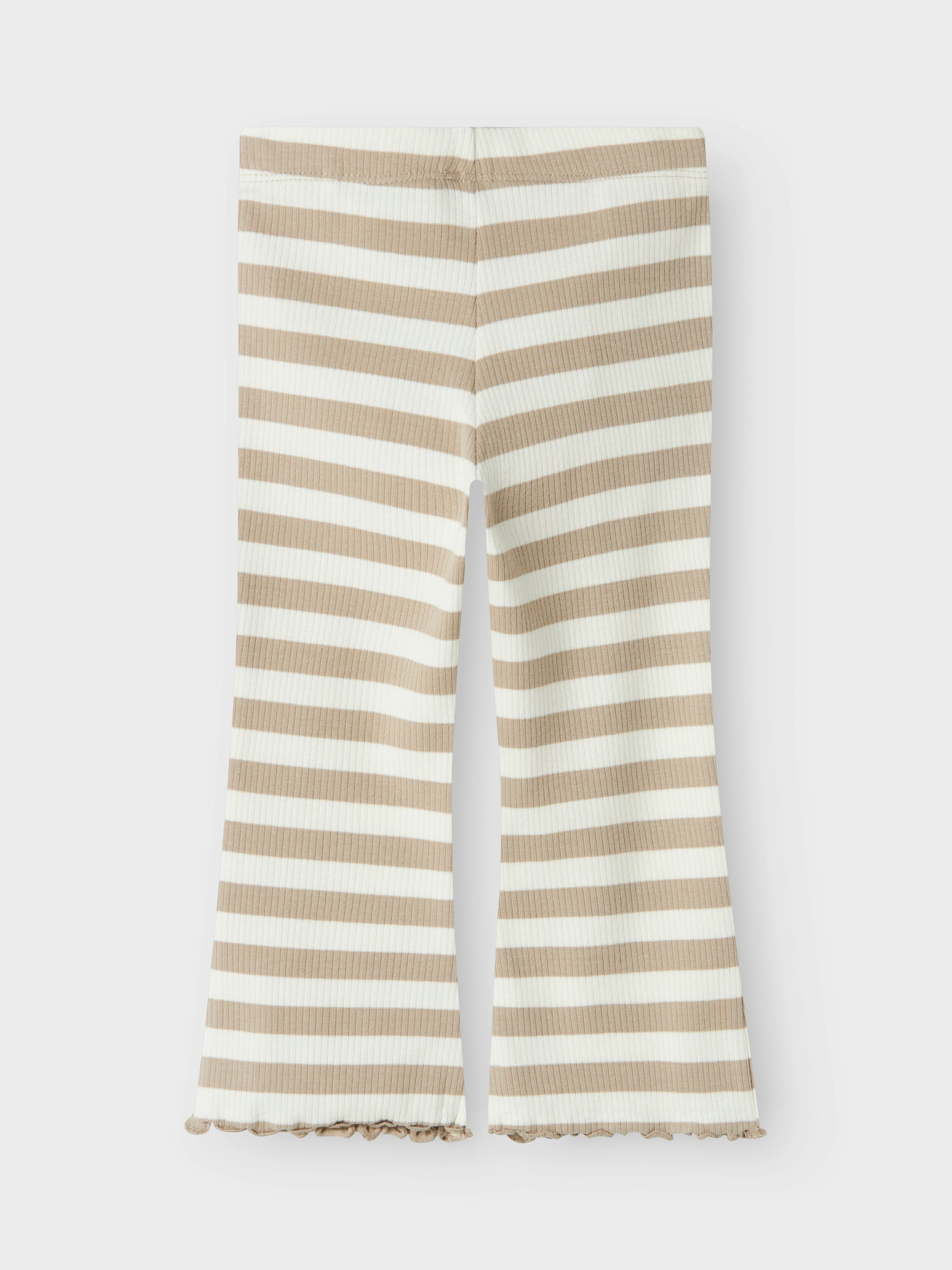 Randig beige och vit bootcut byxa till flicka. Ekologiska barnkläder, byxor till liten tjej från Name it.
NMFTAIA SLIM BOOTCUT PANT
13238875