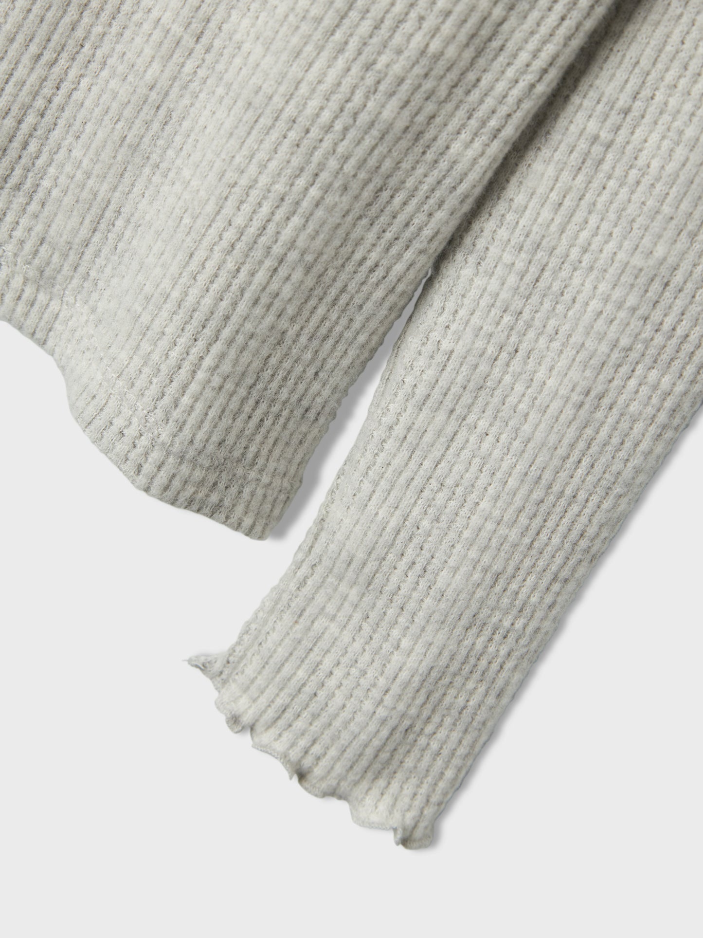 Långärmad grå tröja  med söt struktur till flicka, tjej. 
NKFTULPU LS XSL TOP
13238912