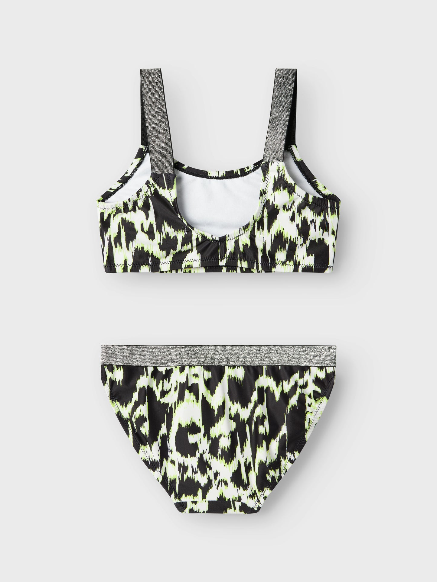 Mönstrad bikini med glitter på axelbanden. Tjej badkläder. Bikini svart, beige till flicka, barn. Ta en simtur eller njut av det varma vädret i coola badklädesstilar som garanterar ditt barn en trendig look.

13226714 
NKFZERIA BIKINI