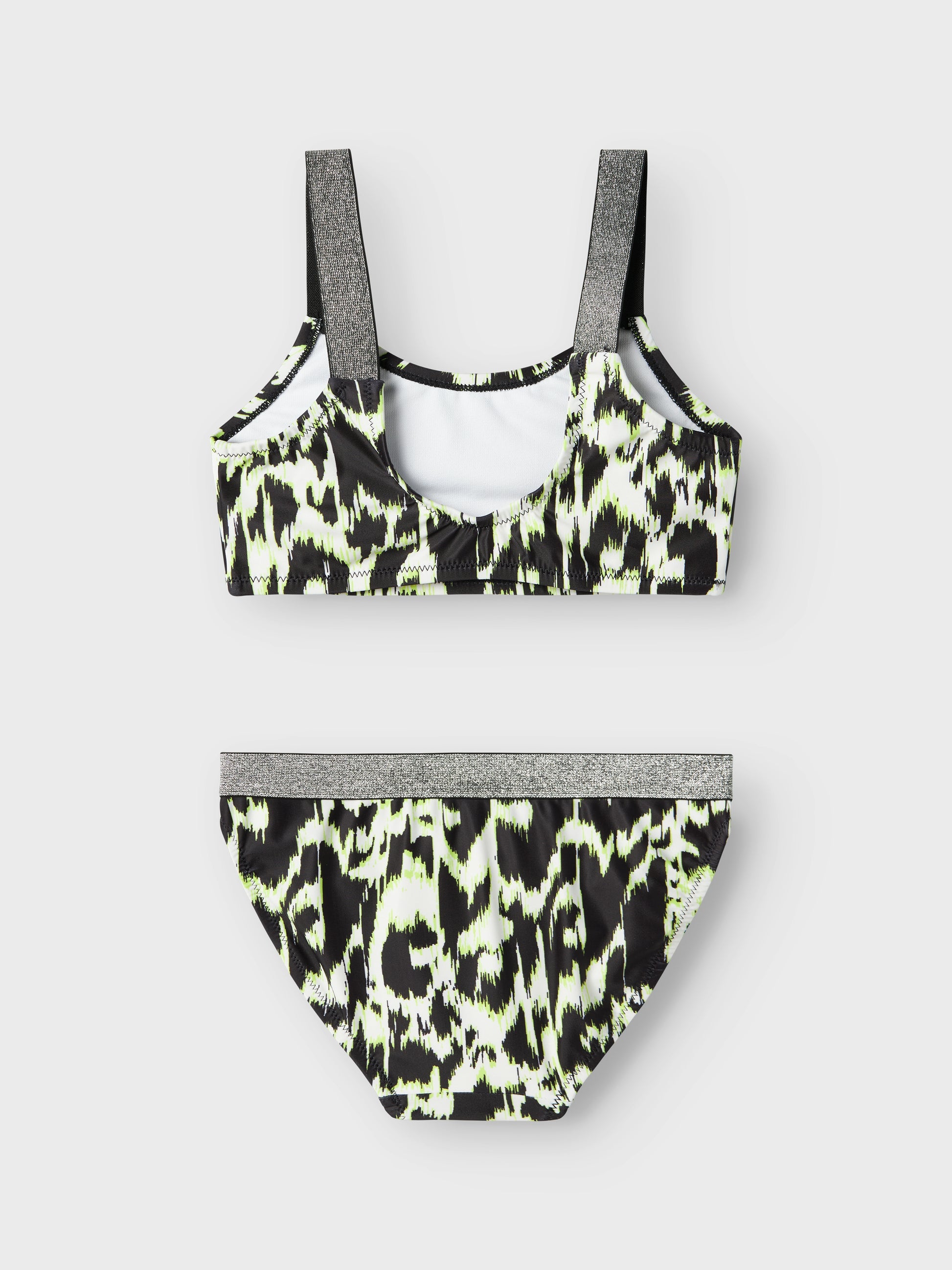 Mönstrad bikini med glitter på axelbanden. Tjej badkläder. Bikini svart, beige till flicka, barn. Ta en simtur eller njut av det varma vädret i coola badklädesstilar som garanterar ditt barn en trendig look.

13226714 
NKFZERIA BIKINI