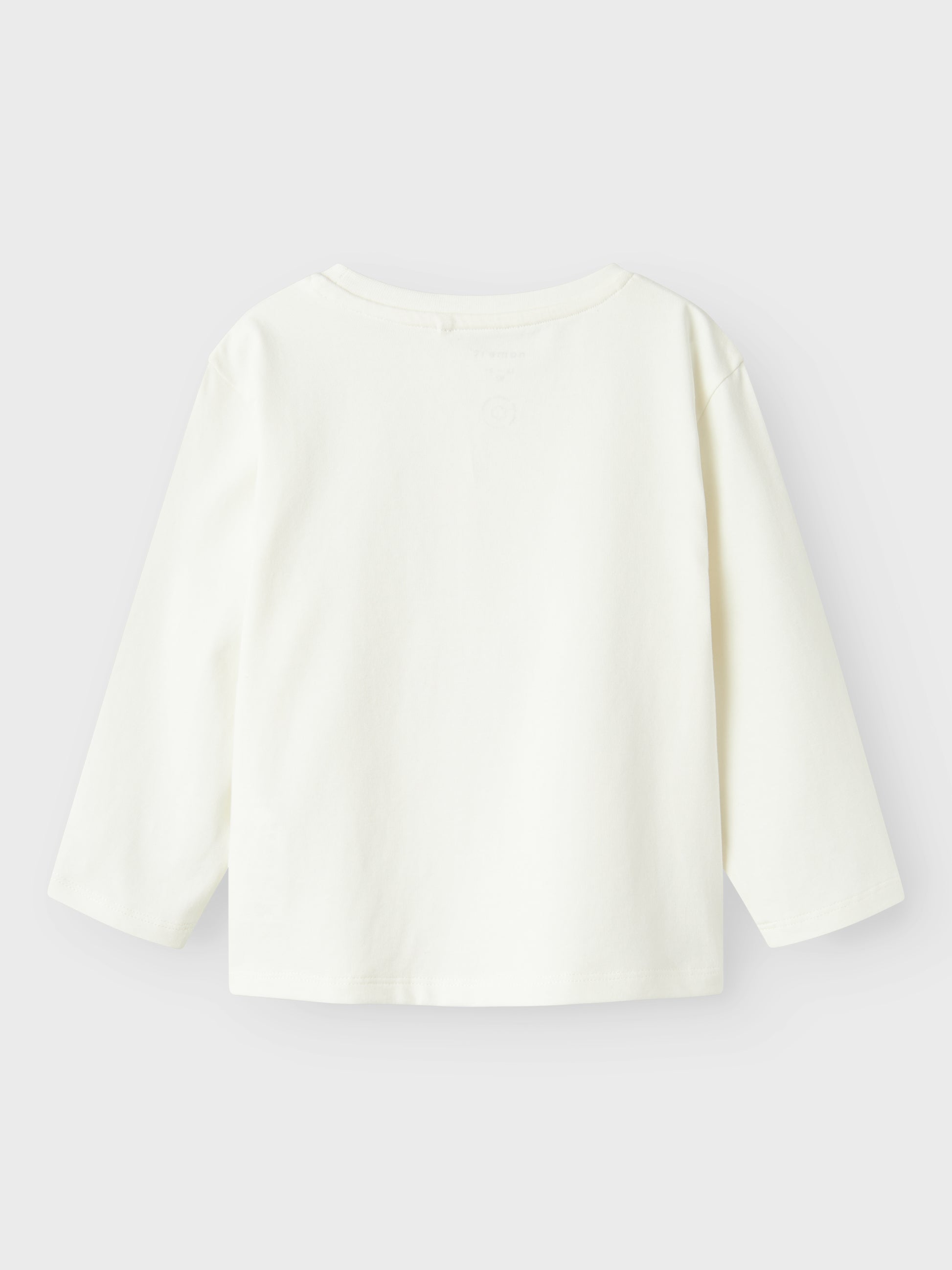 Vit långärmad tröja till flicka. Körsbärs t-shirt till tjej i ekologisk bomull från Name it.
NMFBERRIE NREG LS TOP
13240000