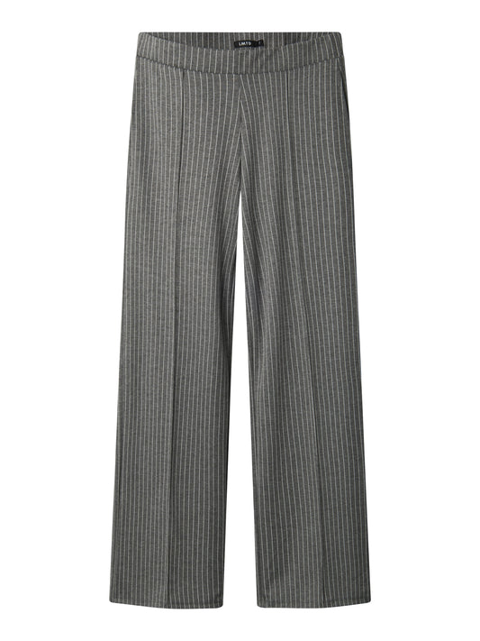 Grå randig kostym byxa till tjej, ungdom. Teen byxor i grått till flicka som vill ha vida byxor.
NLFBIN PLEAT LW WIDE PANT
13240345