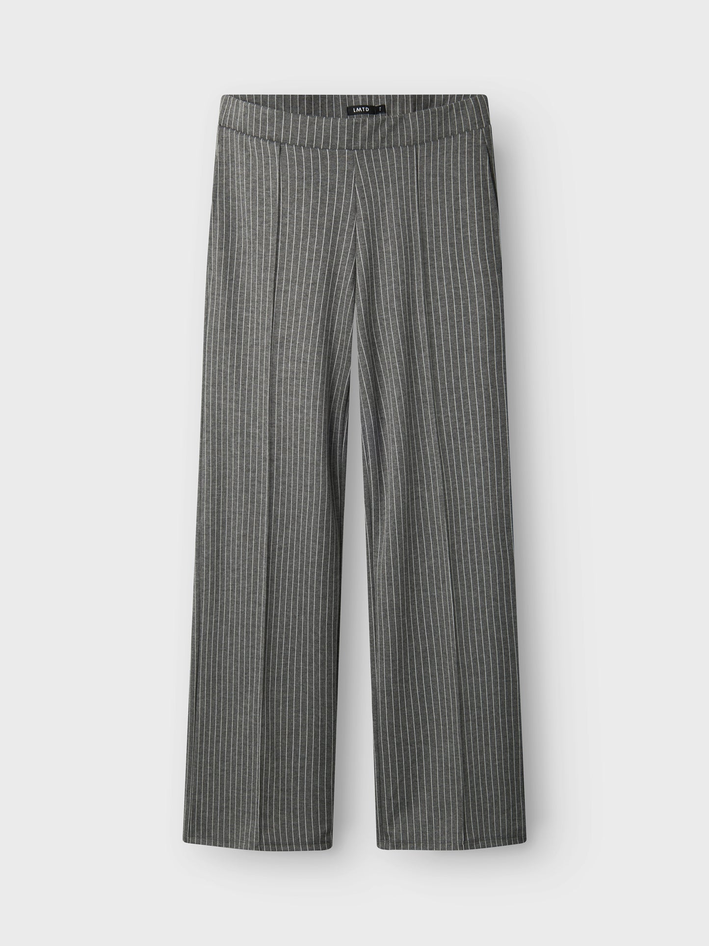 Grå randig kostym byxa till tjej, ungdom. Teen byxor i grått till flicka som vill ha vida byxor.
NLFBIN PLEAT LW WIDE PANT
13240345