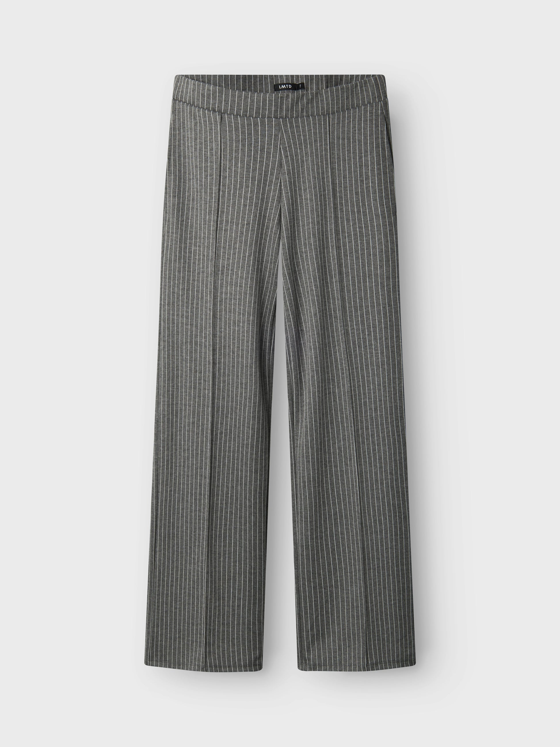 Grå randig kostym byxa till tjej, ungdom. Teen byxor i grått till flicka som vill ha vida byxor.
NLFBIN PLEAT LW WIDE PANT
13240345