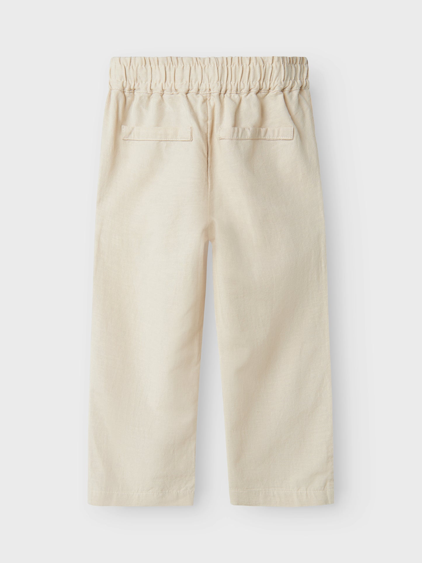 Beige linnebyxa med snodd i midjan till pojke från Name it. Snygg tunn sommar byxa till midsommar och när du vill vara festfin.
NMMFAHER PANT F
13227708