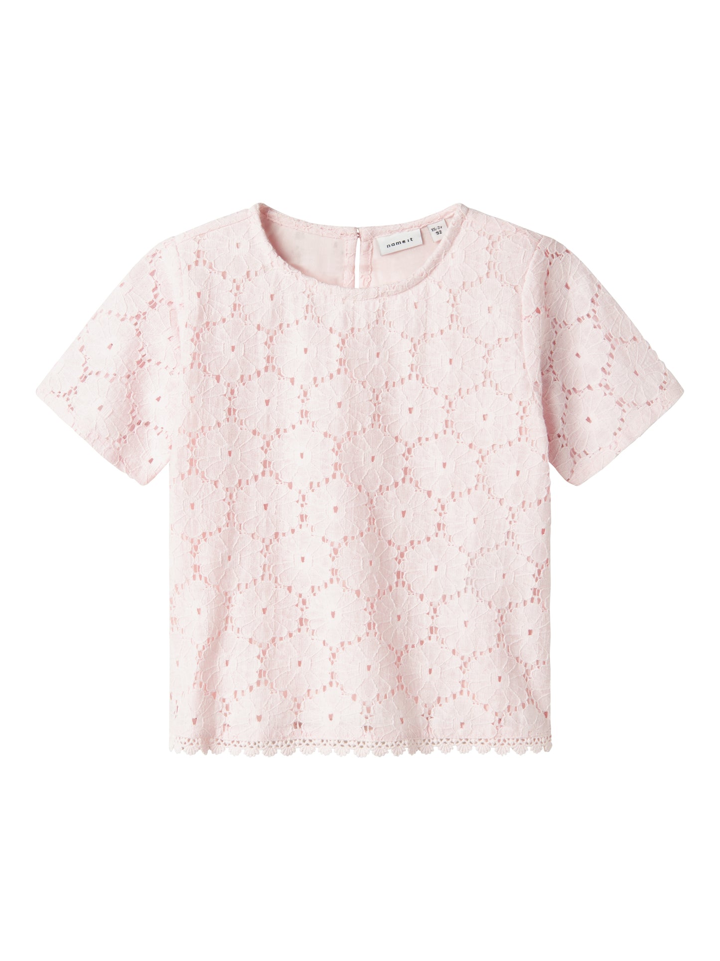 Söt rosa topp till flicka i spets. Kortärmad t-shirt, fin sommar set med tillhörande shorts. Barnkläder från Name it.
NMFFETILLE SS TOP
13240237