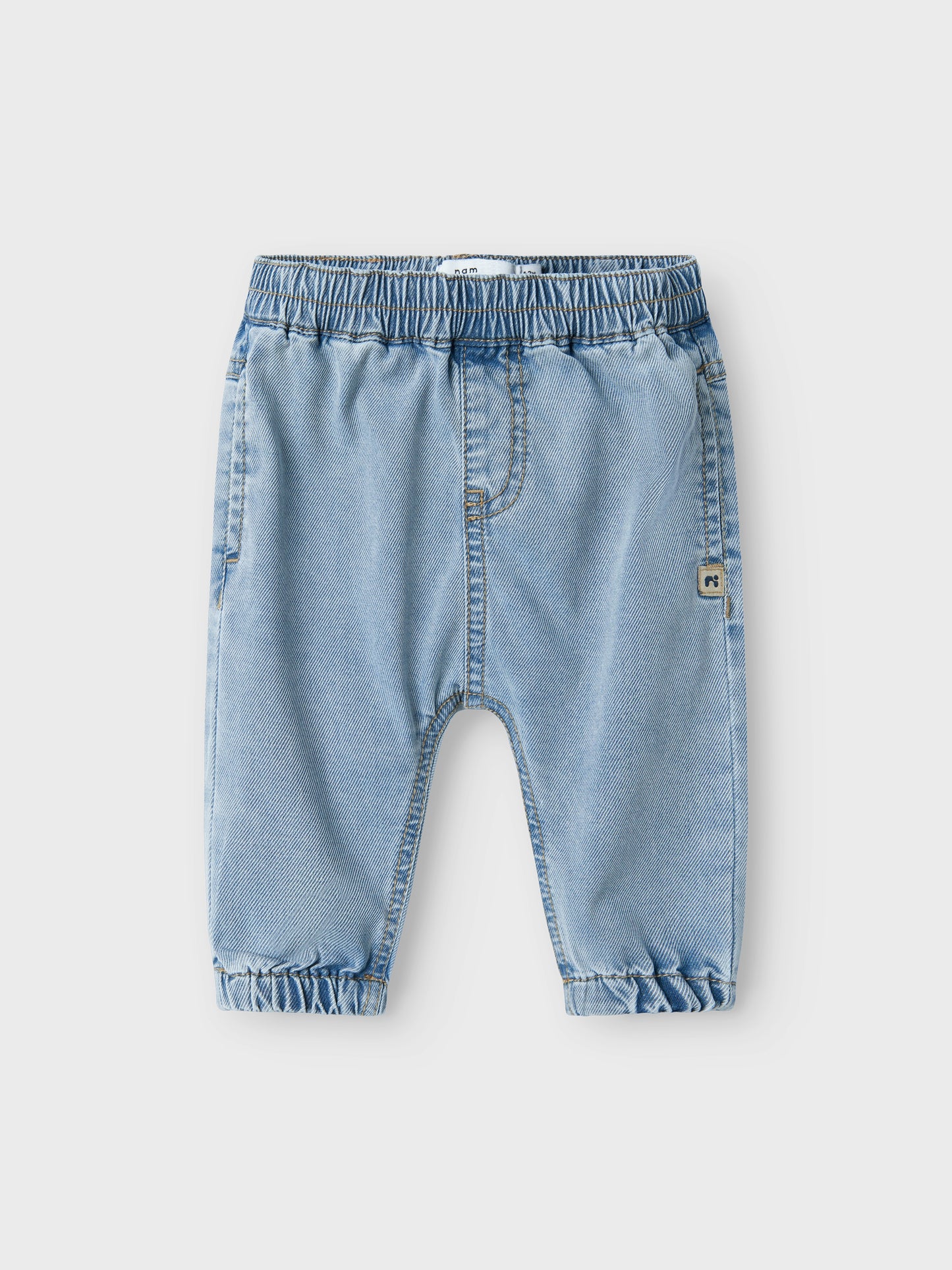 Ljus blå baby jeans till pojke. Bebis byxor till nyfödd kille från Name it.
NBMBEN R JEANS 1495-YB D
13240578