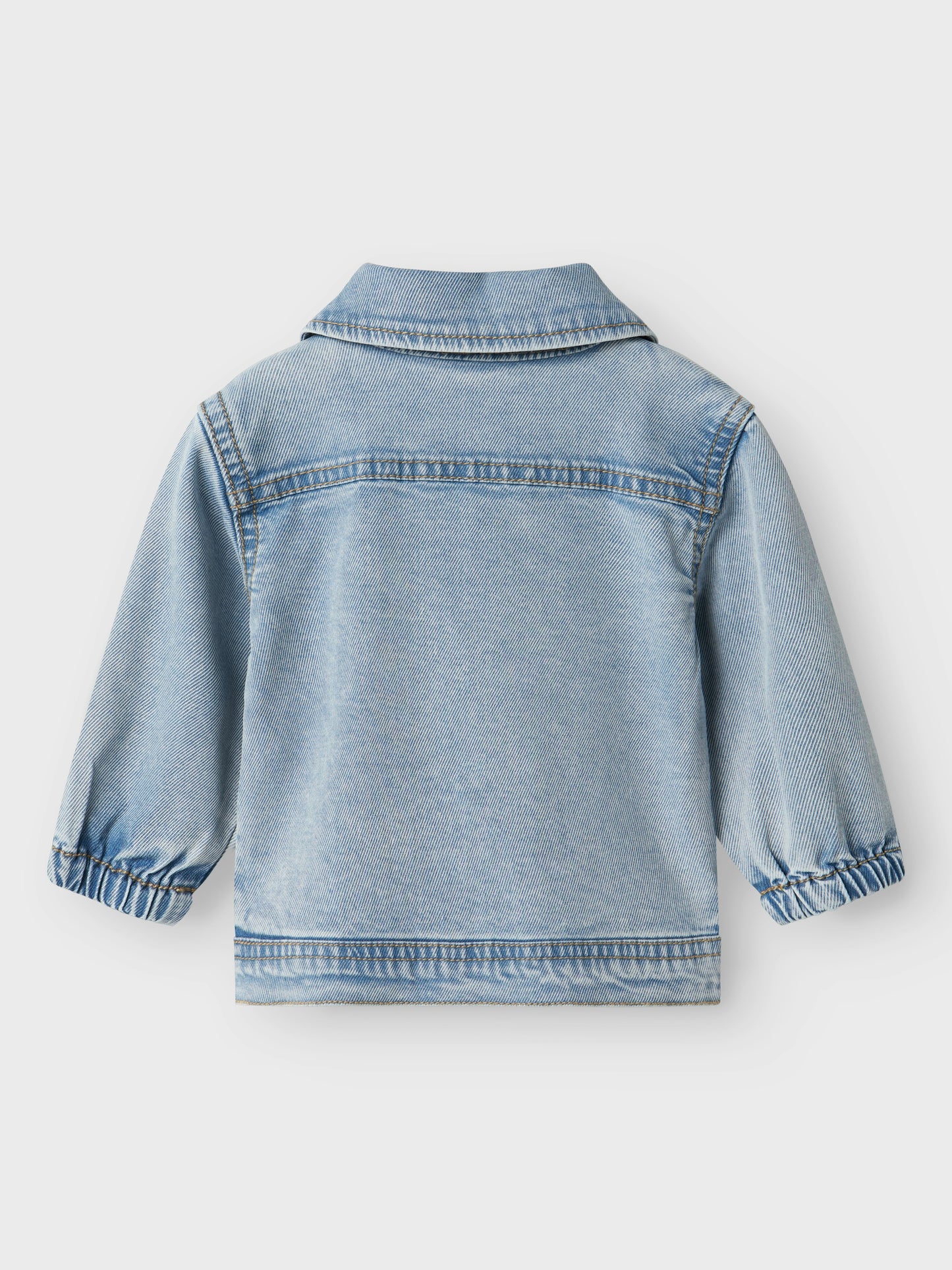 Ljus blå jeans jacka till baby pojke. Jeansjacka till bebis kille och flicka från Name it.
NBMDITLEV DNM CARDIGAN 1495-YB D
13240582