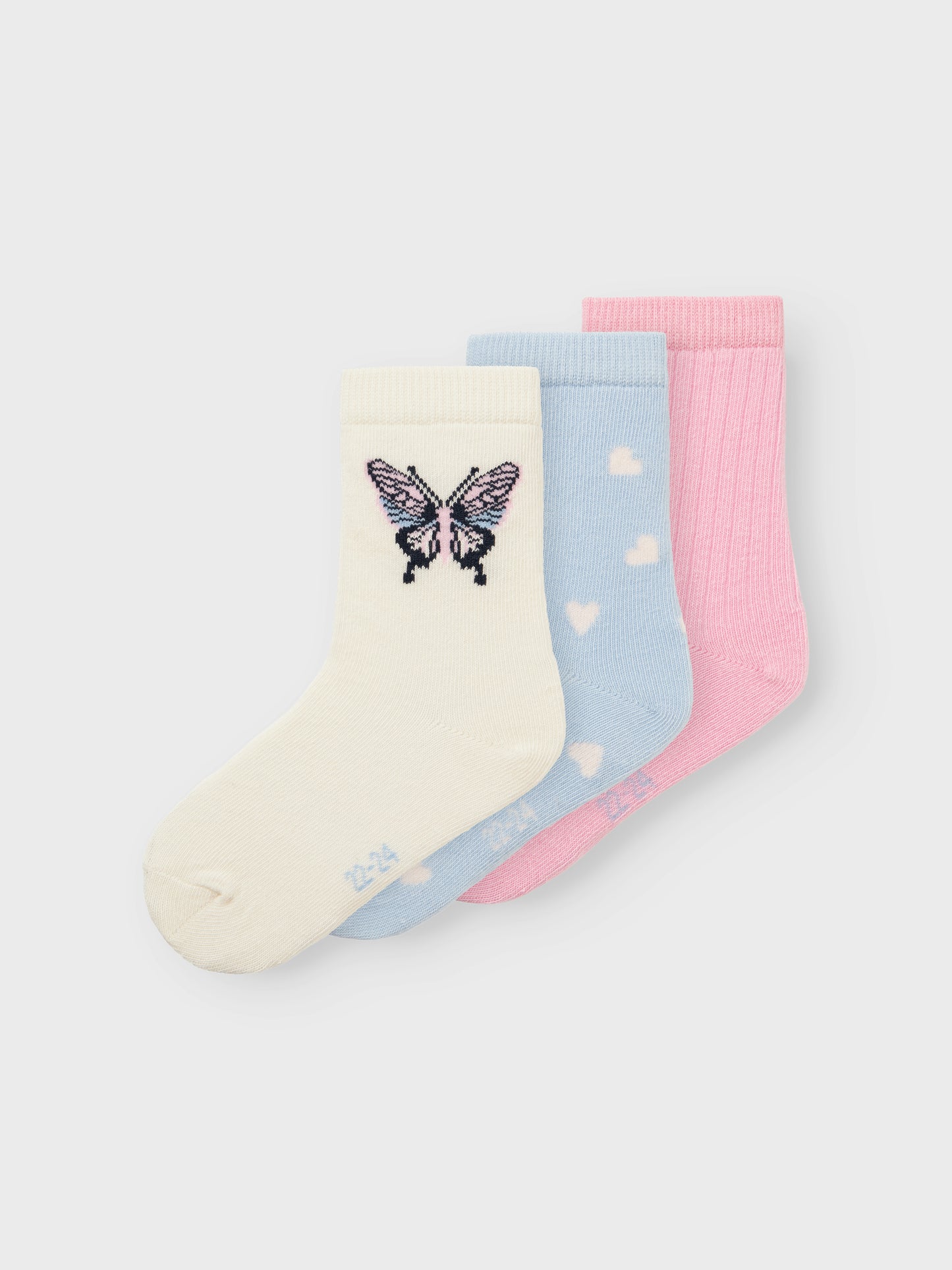 3-pack barn strumpor till flicka, tjej. Strumpa med fjäril, hjärtan och rosa. Ekologiska barnkläder från Name it.
NMFDORTHEA 3P SOCK
13241068