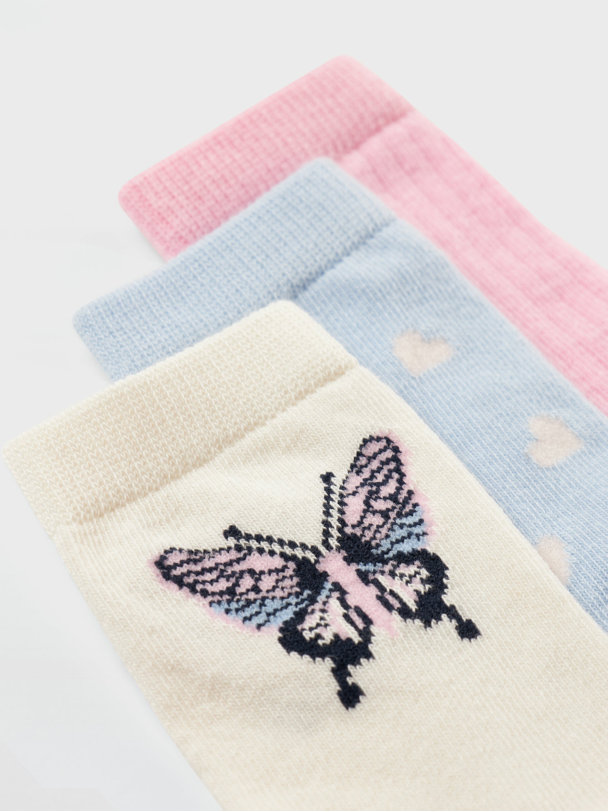 3-pack barn strumpor till flicka, tjej. Strumpa med fjäril, hjärtan och rosa. Ekologiska barnkläder från Name it.
NMFDORTHEA 3P SOCK
13241068