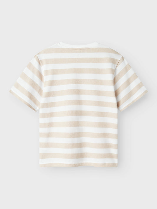 Vit och beige randig t-shirt till pojke. Kortärmad ekologisk t-shirt till kille från Name it.
NKMFERM SS NREG TOP
13241188