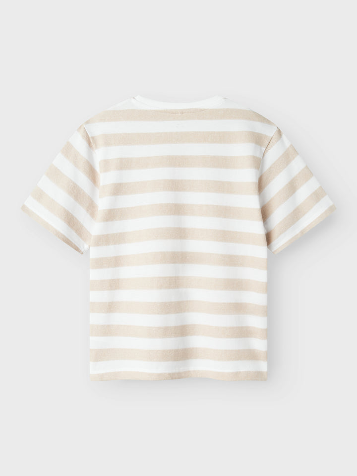 Vit och beige randig t-shirt till pojke. Kortärmad ekologisk t-shirt till kille från Name it.
NKMFERM SS NREG TOP
13241188