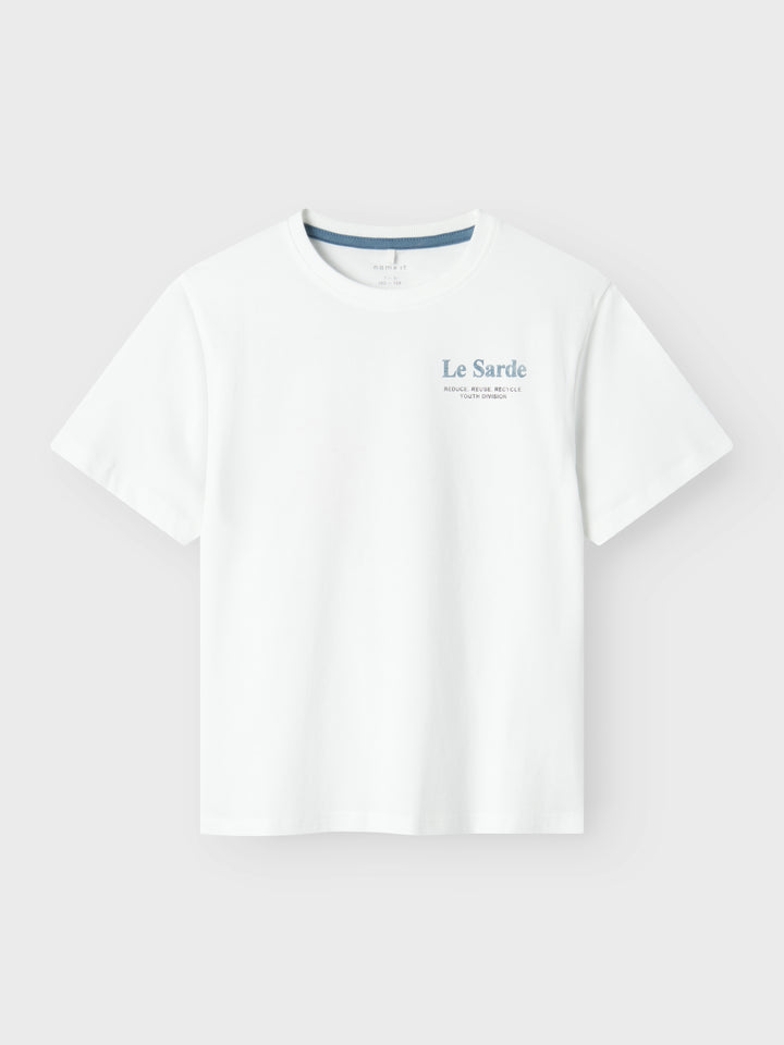 Vit kortärmad t-shirt till pojke. T-shirt med Sardin tryck i blå, backprint ekologiska barn och ungdomskläder till kille från Name it.
NKMFOND SS NREG TOP BOX
13241231