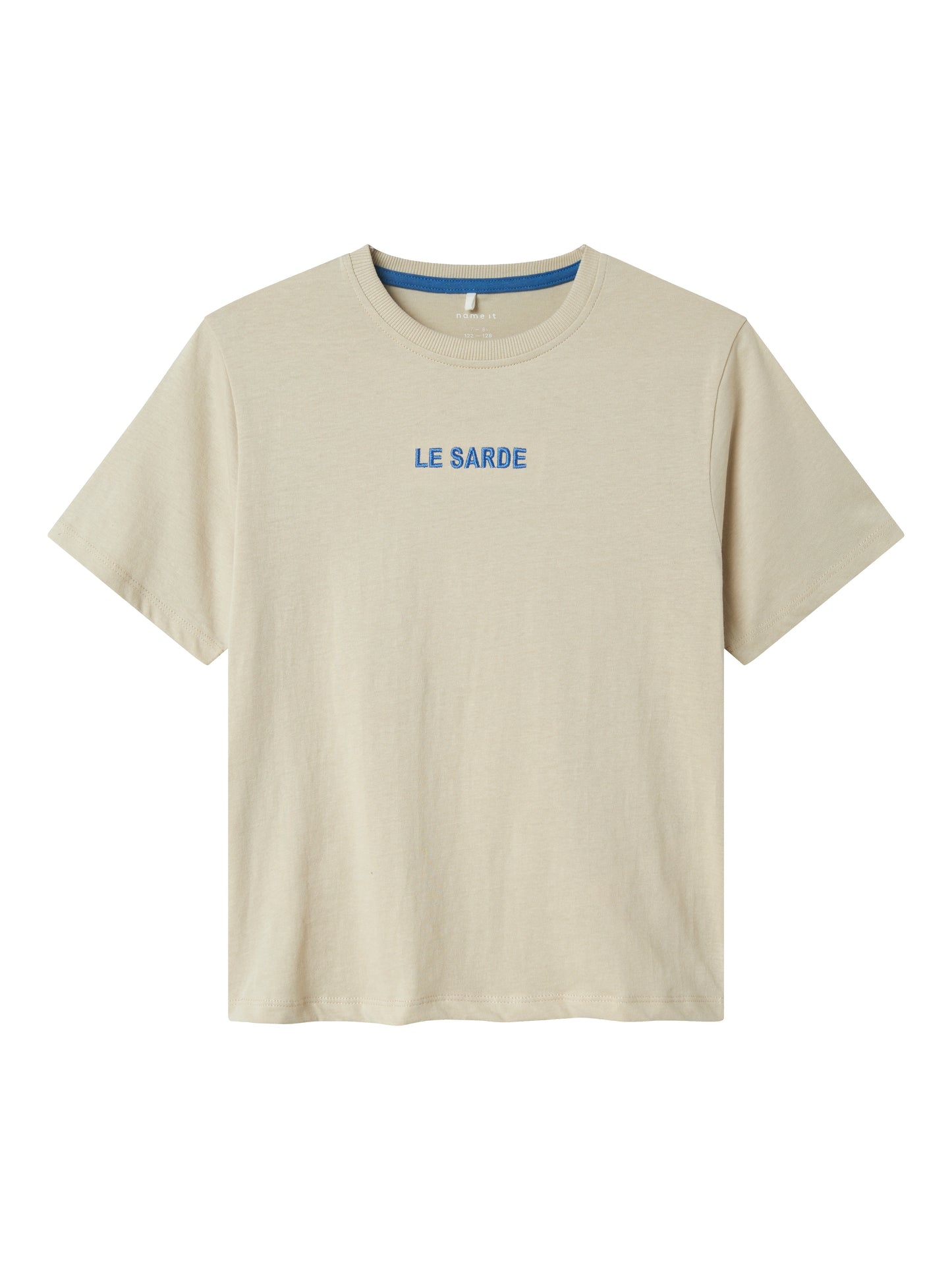 Beige kortärmad t-shirt till pojke. T-shirt med Sardin tryck i blå, backprint ekologiska barn och ungdomskläder till kille från Name it.
NKMFOND SS NREG TOP BOX
13241231