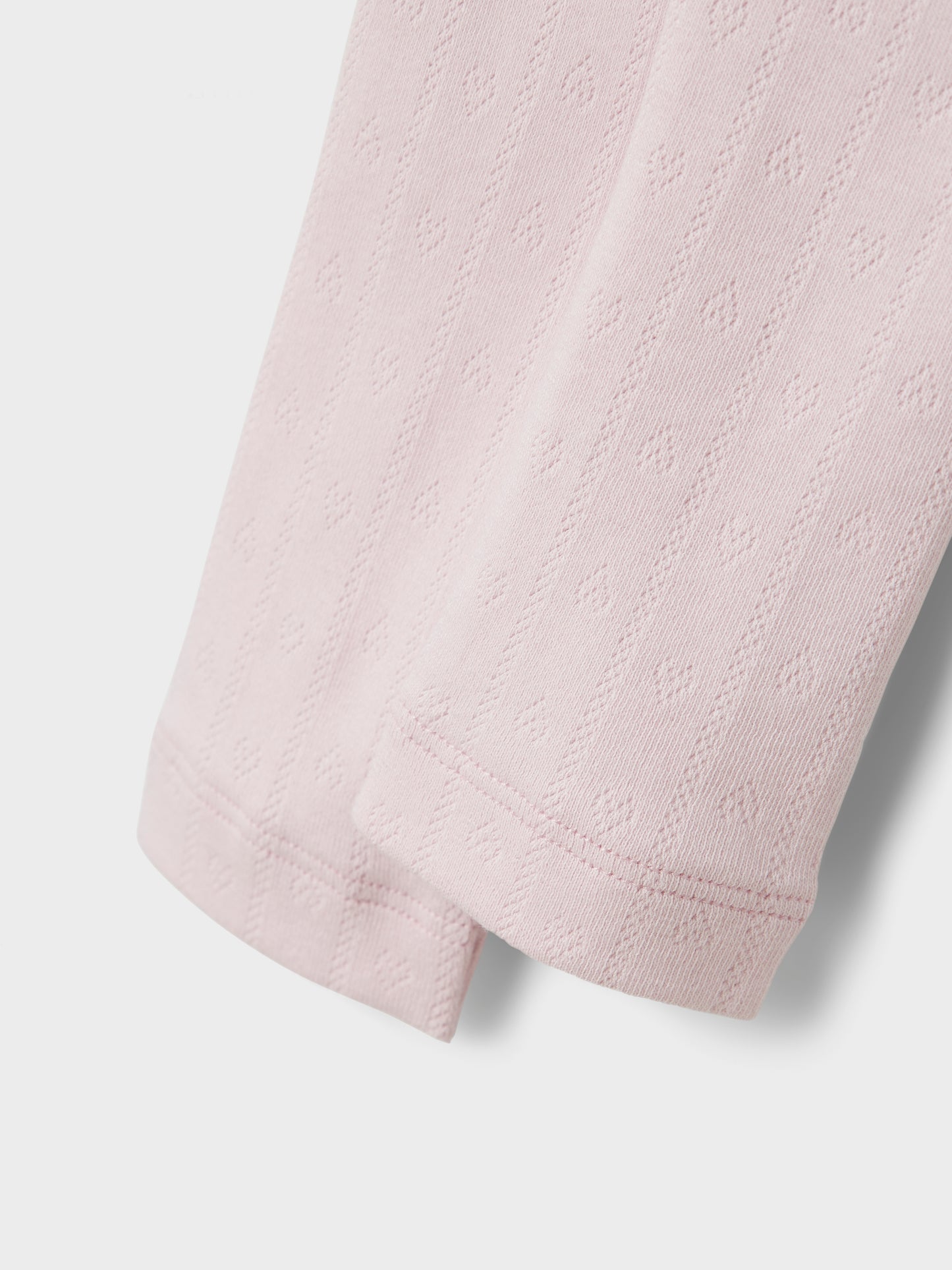 Rosa baby byxa till bebis flicka. Leggings till nyfödd tjej, ekologiska babykläder från Name it.
NBFDAGNES LEGGING
13241095