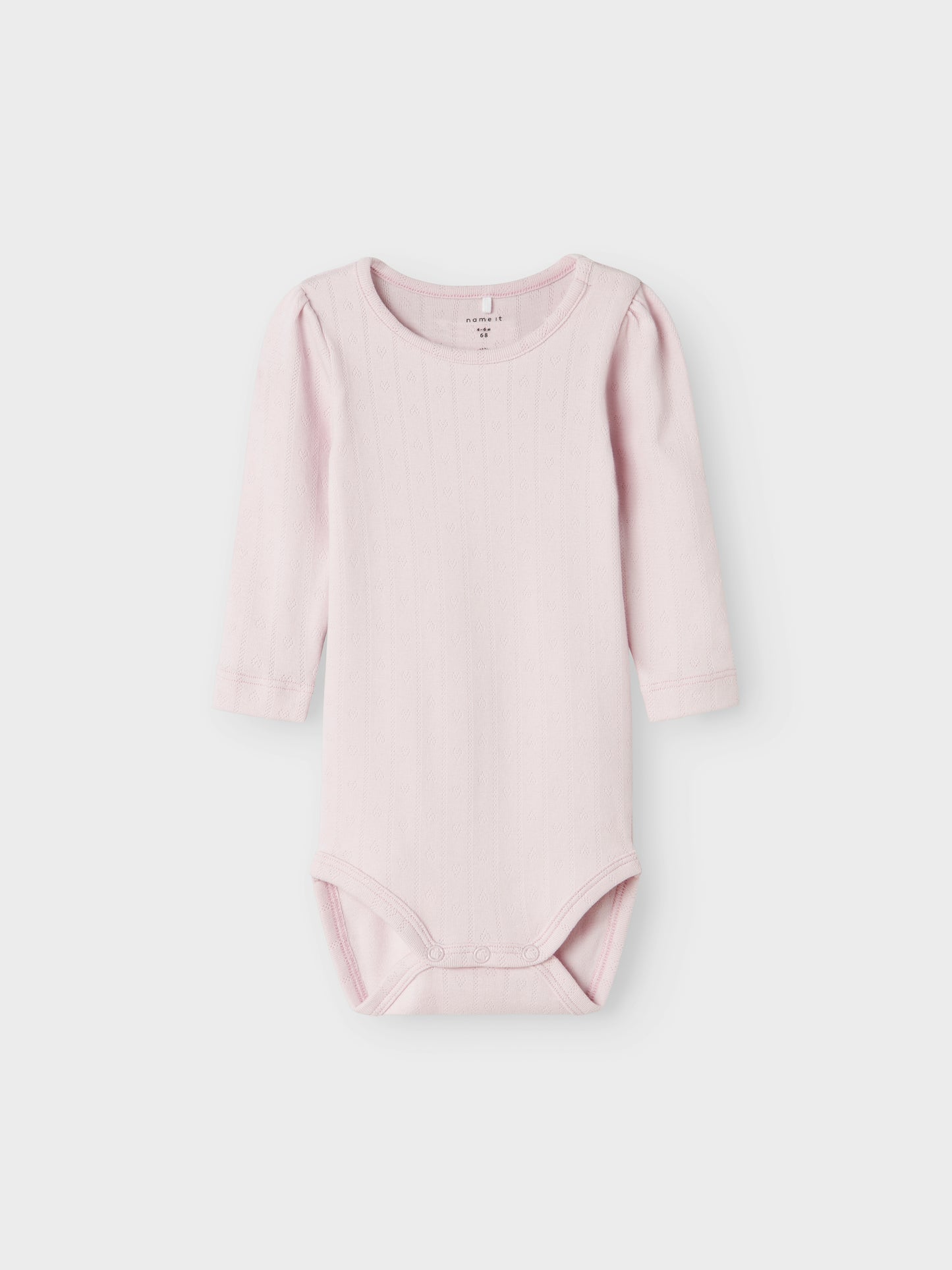 Söt rosa baby body med spets och små hjärtan. Bebis bodysuit till flicka. Ekologiska babykläder från Name it.
NBFDAGNES LS BODY
13241089