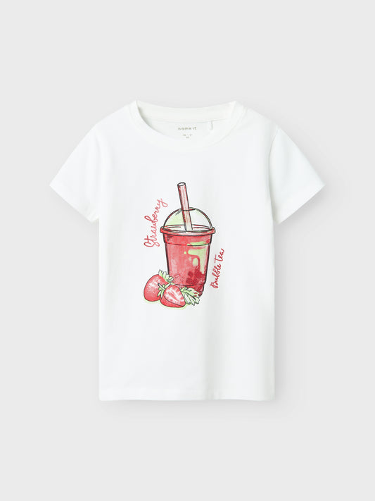 Vit kortärmad t-shirt med jordgubbs saft lemonad till flicka. Sommar topp, ekologiska barnkläder från Name it.
NMFFOJI SS TOP BOX
13241048
