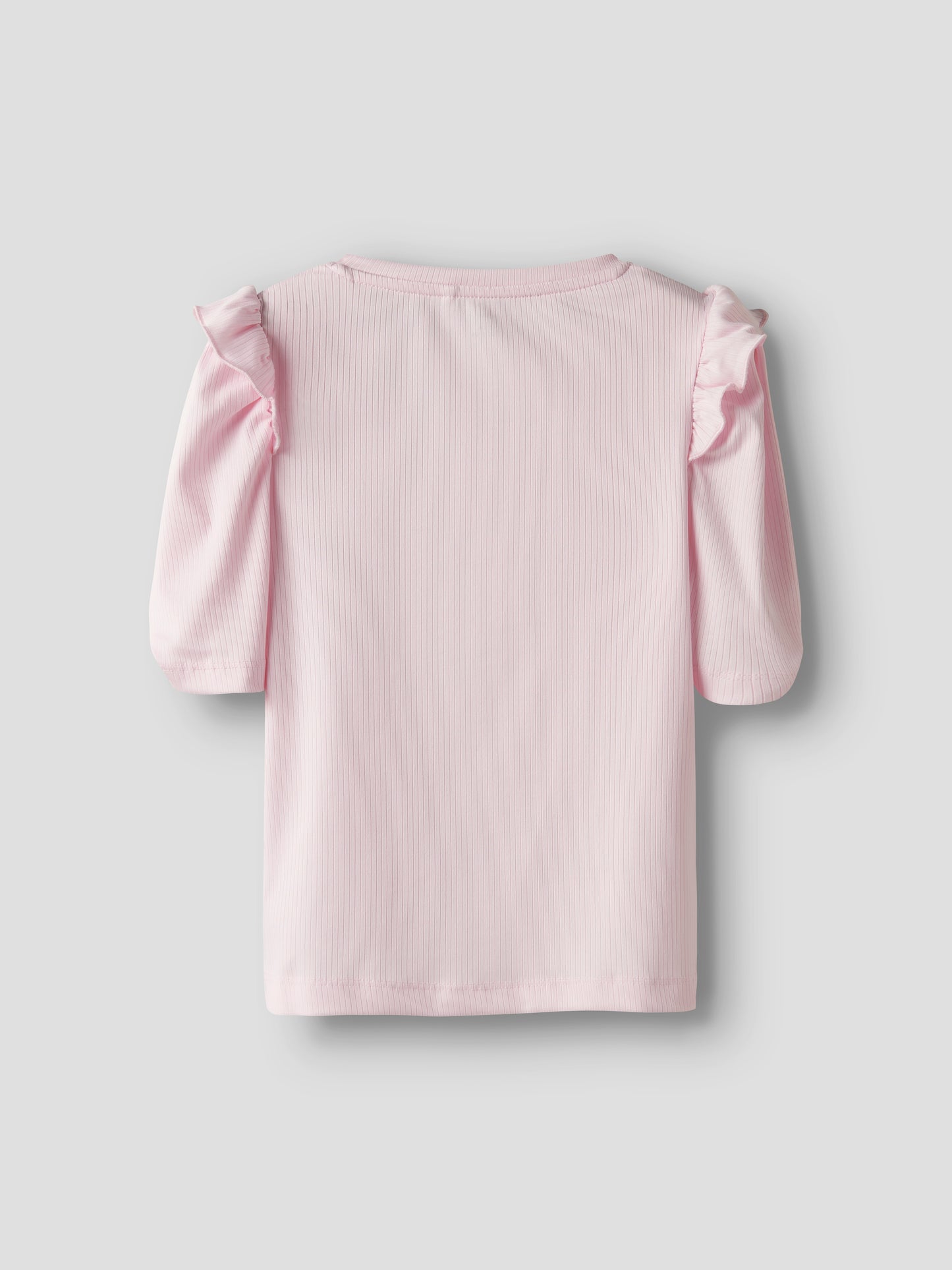 Söt rosa topp till tjej med puffärmar. Tröja till flicka från Name it.
NKFDULLI SS TOP
13240669