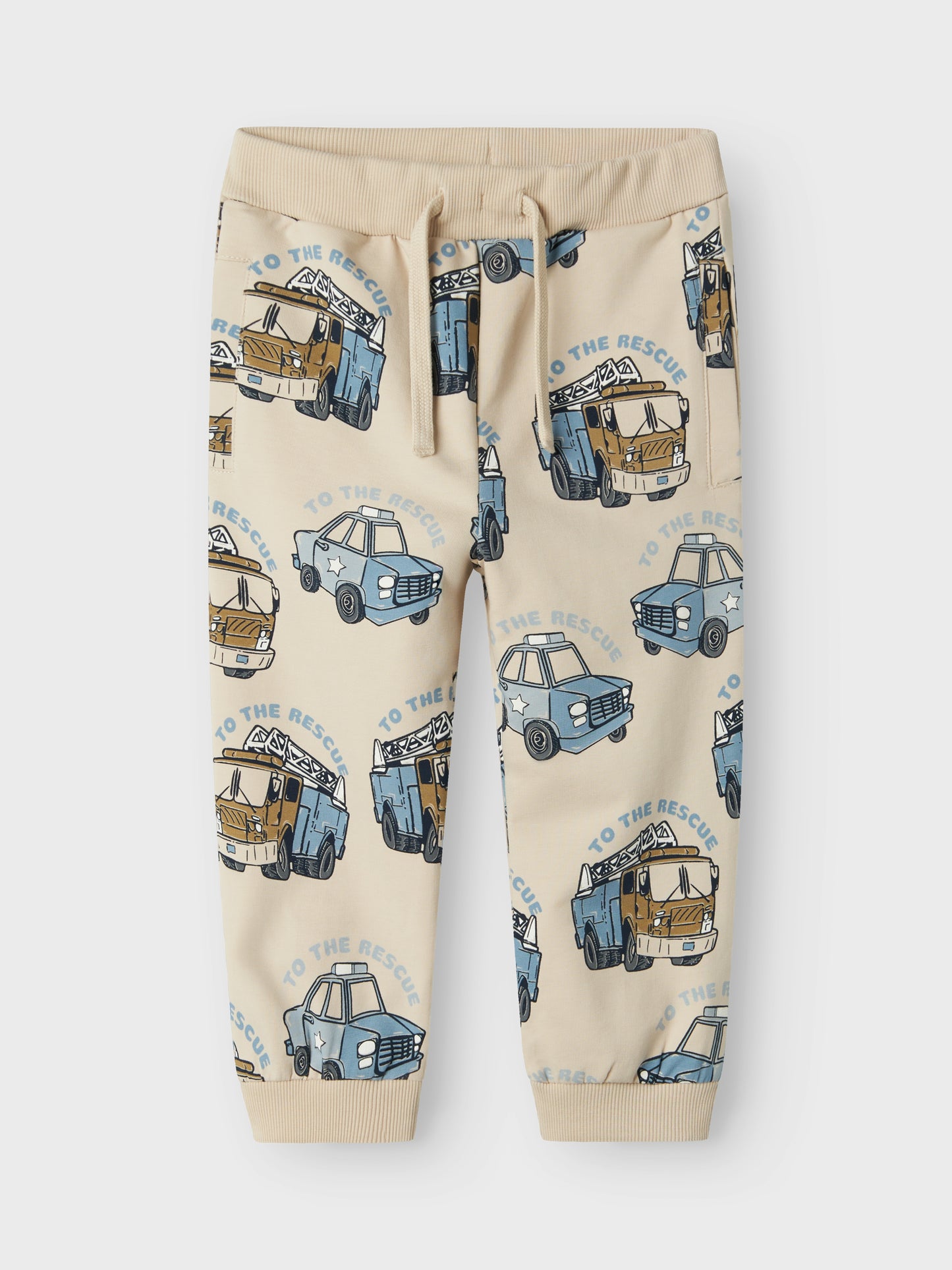 Beige joggingbyxa till pojke. Ekologiska barnkläder från Name it. Dessa byxor med polis och brandkår är en skön mysbyxa till liten kille.
NMMDIBBO NREG SWEAT PANT UNB
13241050
