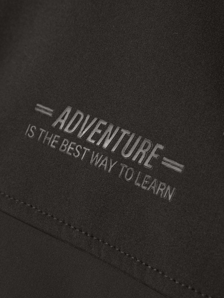 Svart softshell jacka, vind och vattentät. Skal jacka till pojke och flicka från Name it.
NKMALFA08 SOFTSHELL JKT COOL BLOCK FO
13236573