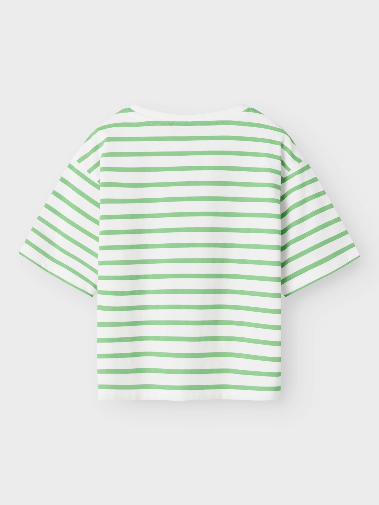 Randig t-shirt boxy topp till flicka, tjej. Barn tröja i grön och vit från Name it.
NKFVITANNI SS SHORT RLX TOP
13241646
