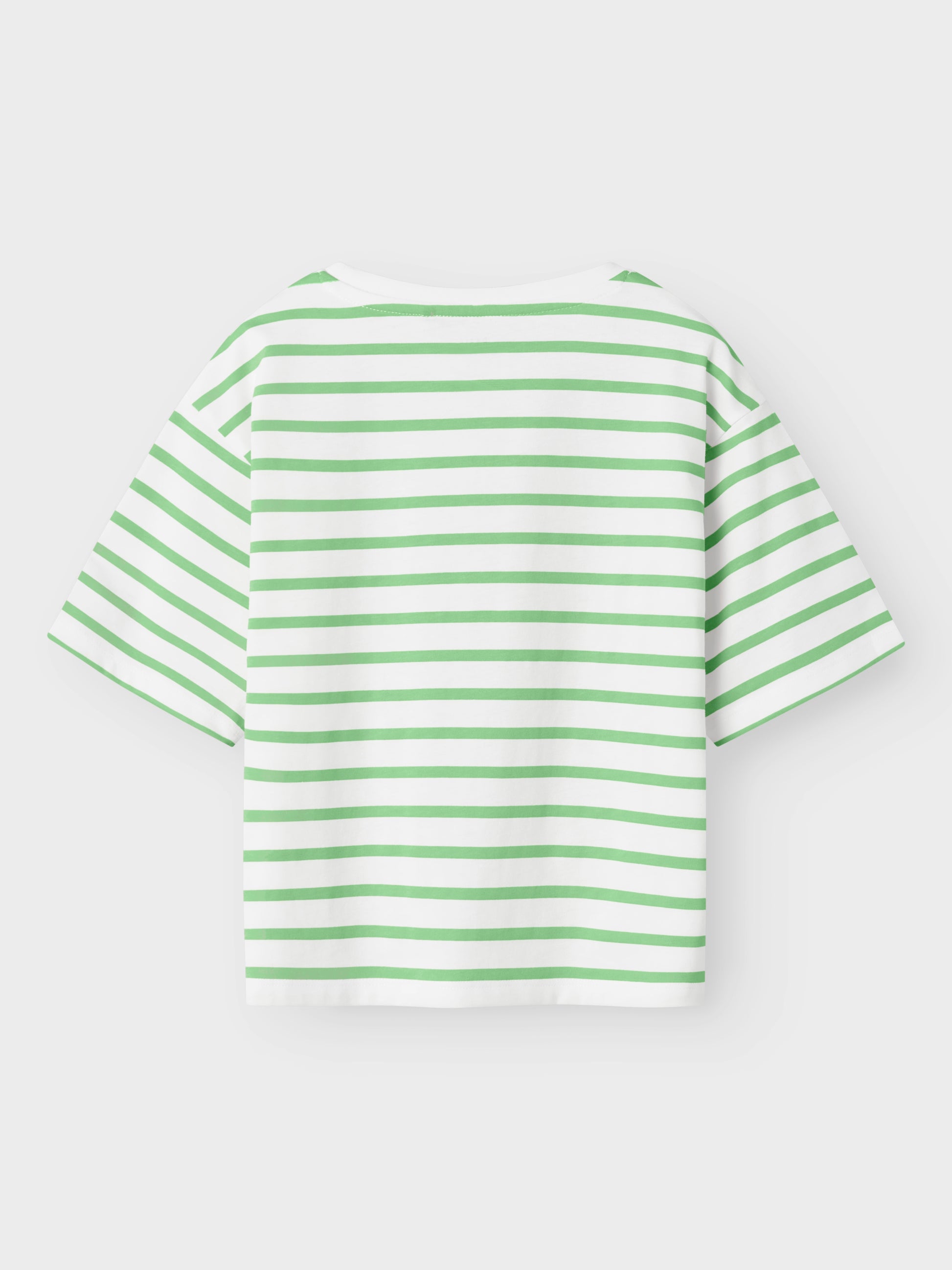 Randig t-shirt boxy topp till flicka, tjej. Barn tröja i grön och vit från Name it.
NKFVITANNI SS SHORT RLX TOP
13241646