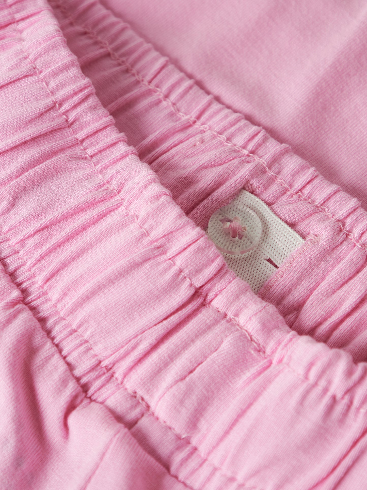 Rosa culotte byxa till ficka. Tjej byxor kort modell, perfekt för varma sommar dagar. 
NKFVULOTTE CULOTTE PANT
13227481