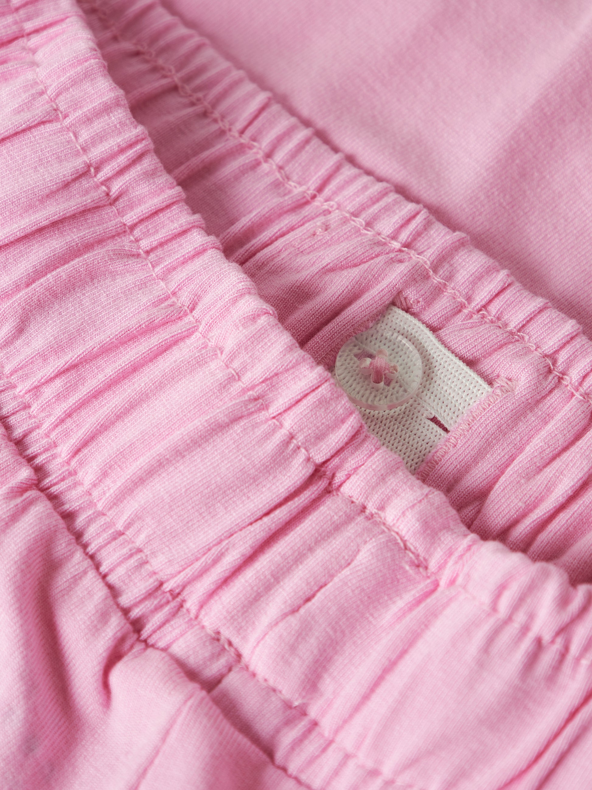 Rosa culotte byxa till ficka. Tjej byxor kort modell, perfekt för varma sommar dagar. 
NKFVULOTTE CULOTTE PANT
13227481