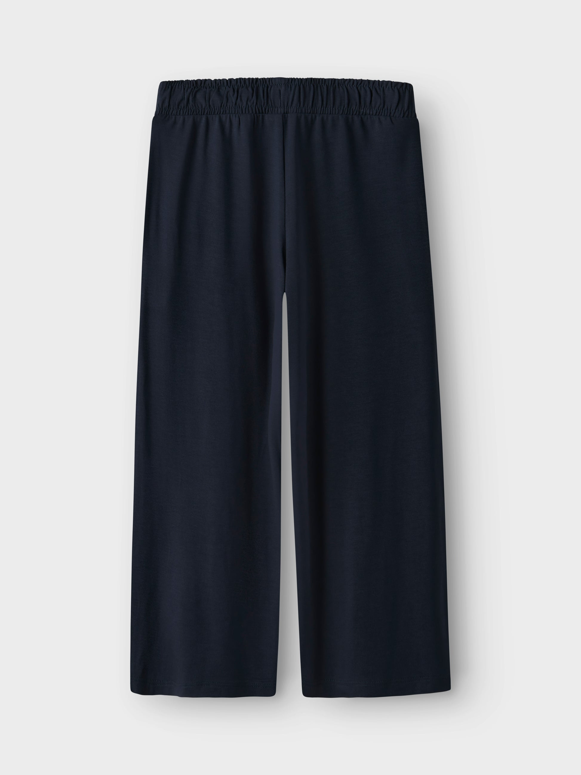 Mörk blå culotte byxa till ficka. Tjej byxor kort modell, perfekt för varma sommar dagar. 
NKFVULOTTE CULOTTE PANT
13227481
