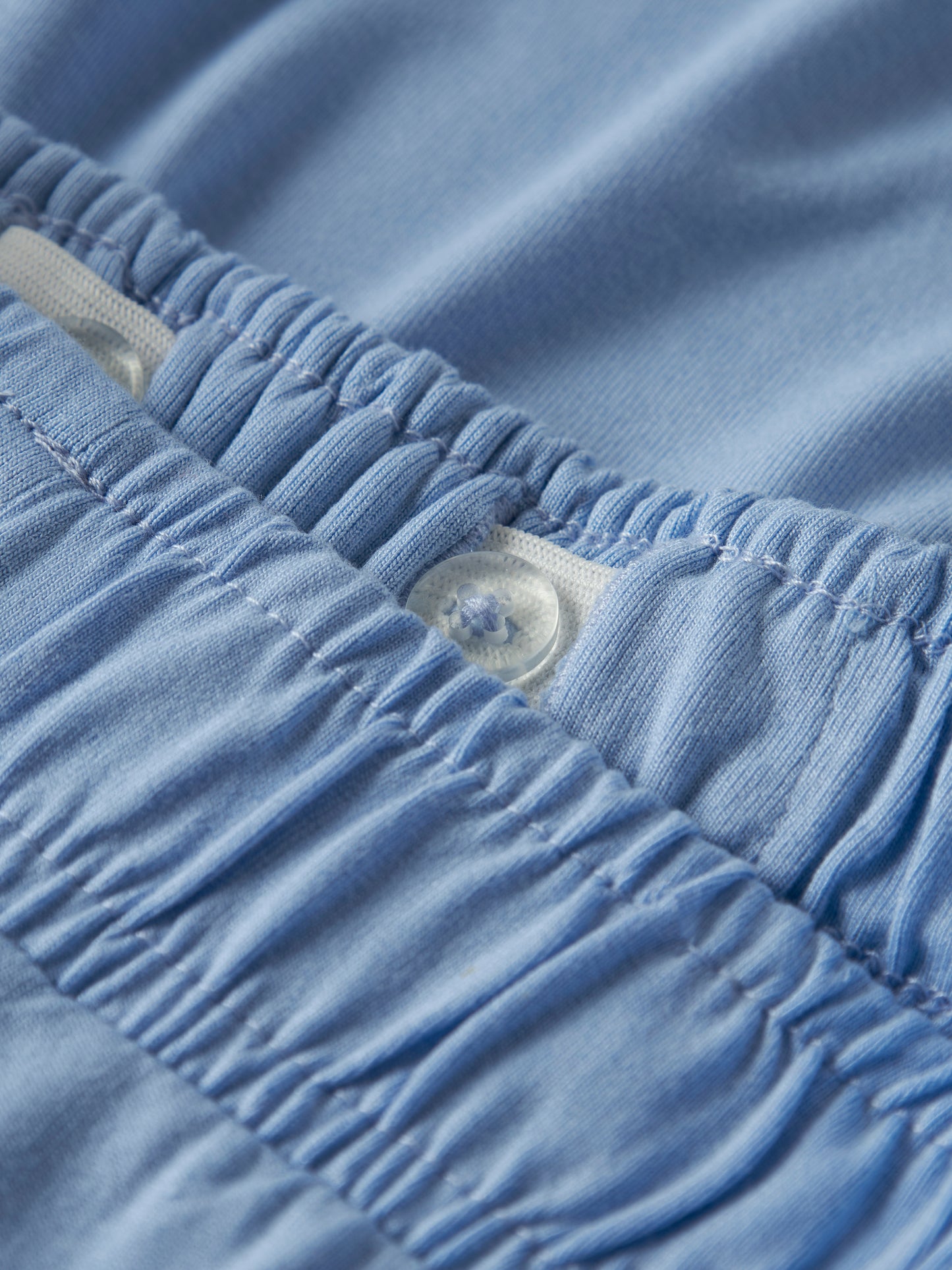 Ljusblå culotte byxa till ficka. Tjej byxor kort modell, perfekt för varma sommar dagar. 
NKFVULOTTE CULOTTE PANT
13227481