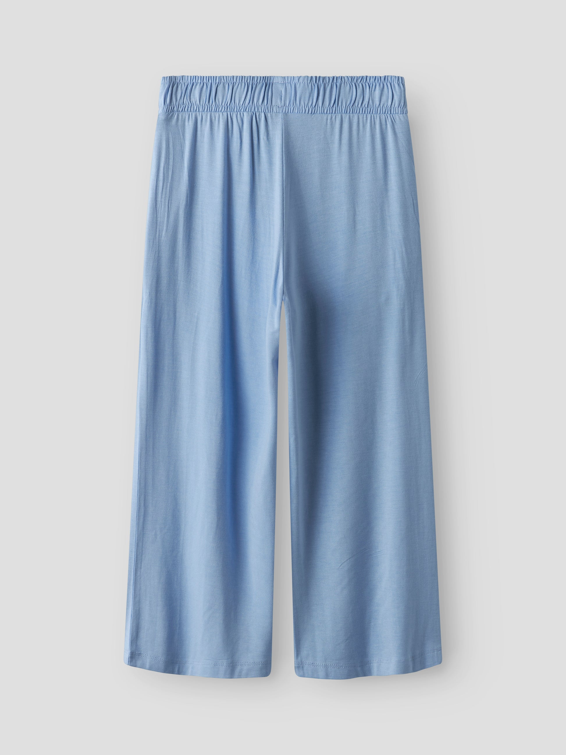 Ljusblå culotte byxa till ficka. Tjej byxor kort modell, perfekt för varma sommar dagar. 
NKFVULOTTE CULOTTE PANT
13227481