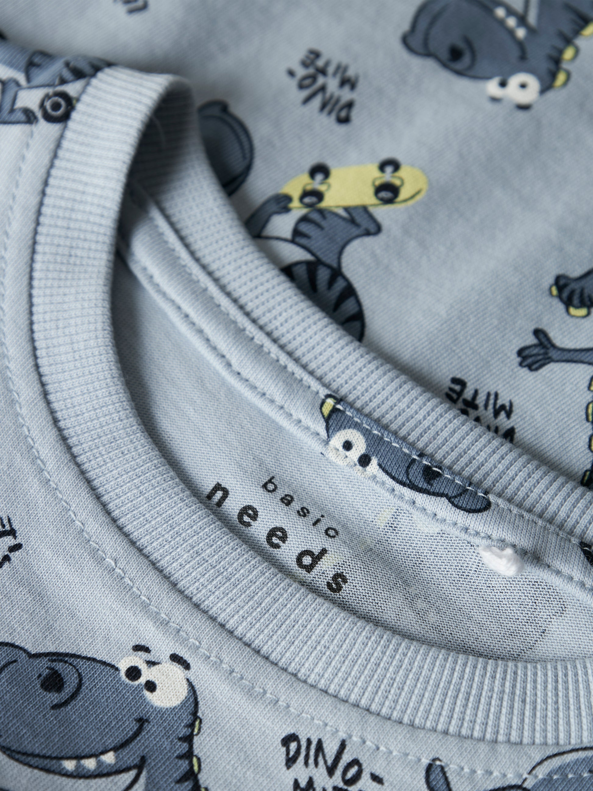 Dinosaurie t-shirt till pojke i ekologisk bomull. Kortärmad blå tröja med dino till liten kille.
NMMVALTHER SS NREG TOP
13241581