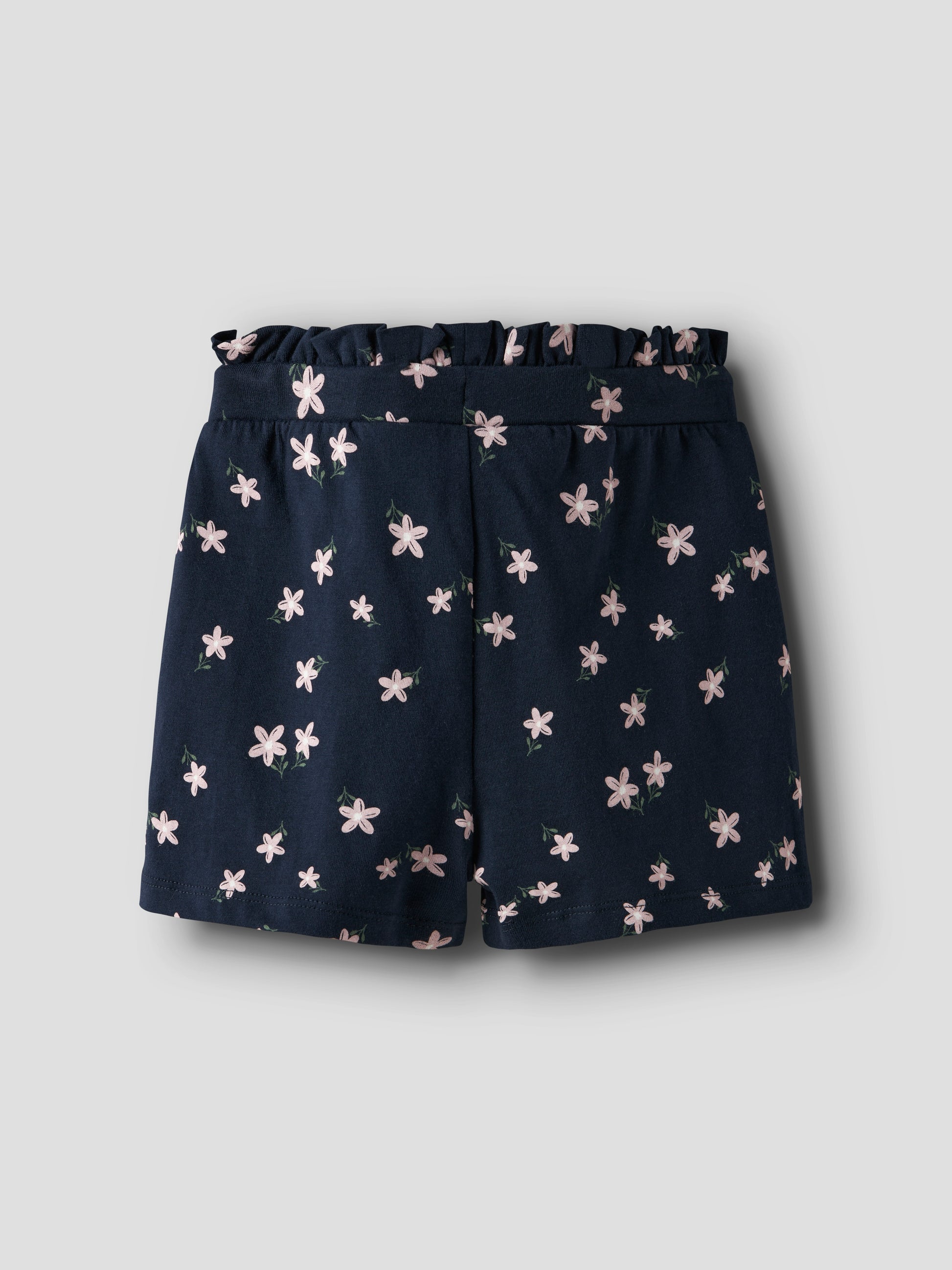 Söt mörk blå shorts till flicka med blommor. Blommiga flick shorts från Name it.
NMFVILINSE SHORTS
13228158