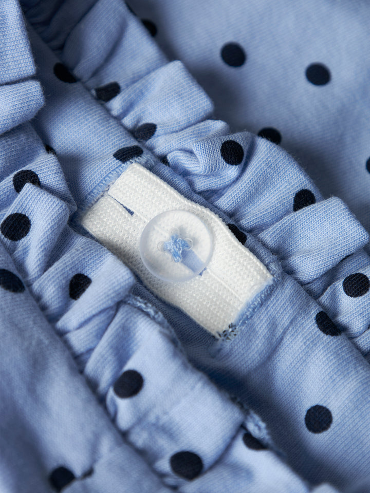 Söt ljus blå shorts till flicka med prickar. Prickiga flick shorts från Name it.
NMFVILINSE SHORTS
13228158