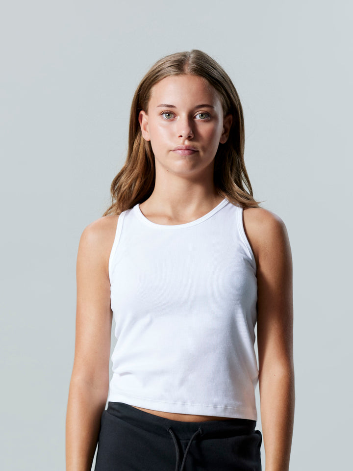 Snyggt stilrent ribbad linne till ungdom tjej. Vitt kort linne, ungdomskläder från LMTD.
NLFHINAJA CROP SOLID TANK TOP
13244542