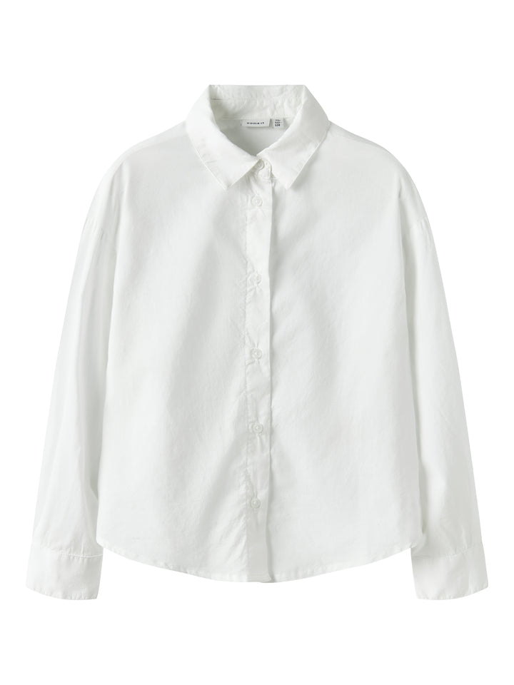 Vit tjej skjorta från Name it. Långärmad blus till flicka barn och ungdom. Klä upp ditt barn för speciella tillfällen eller vardag med coola skjortor som låter ditt barn röra sig och leka. Poplin är ett lätt, vävt tyg med slät och jämn yta för en fräsch och cool look.
NKFFEMMA
13240445 