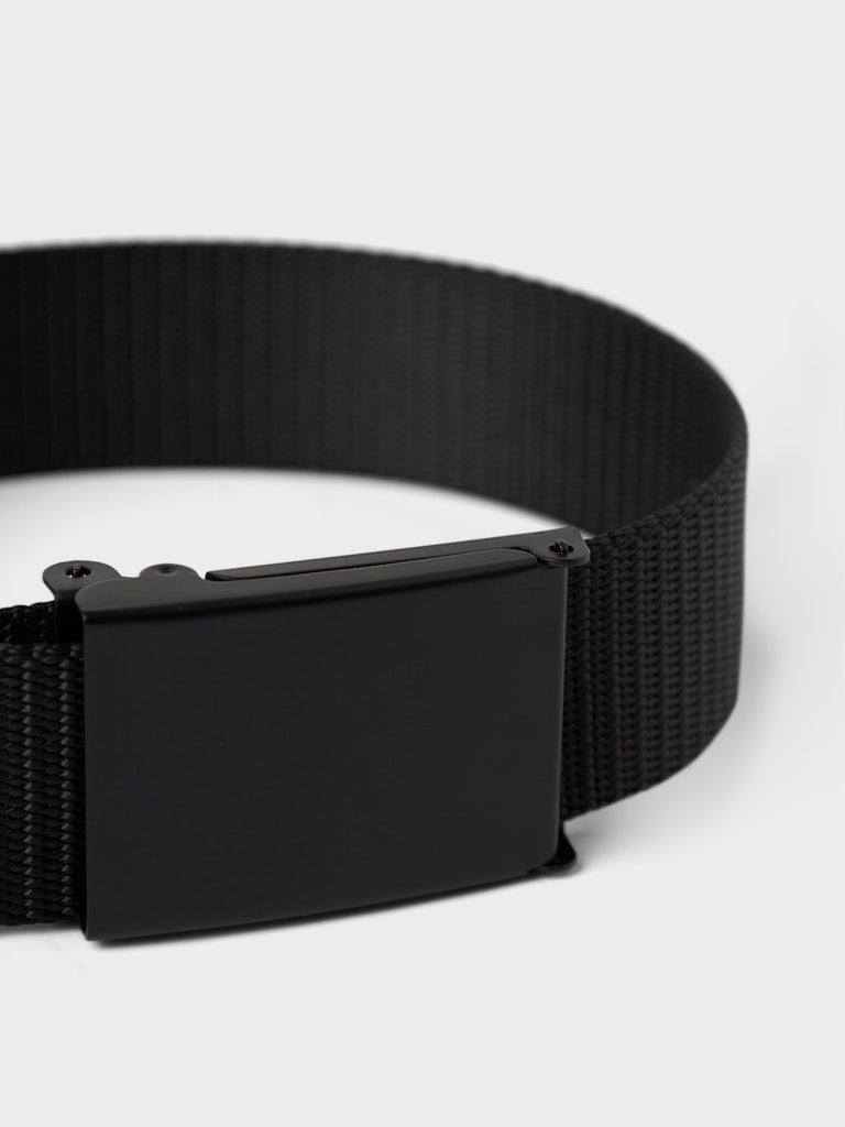 Svart skärp till pojke. Barn skärp till kille. Stort spänne, lätt att stänga och öppna. Bälte till ungdom, ungdomskläder.
NKMACC-RICK BELT
13227077