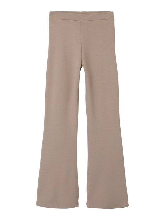 Beige utsvängda byxor till flicka. Bootcut byxa flared från Name it.
NKFFRIKKALIA BOOTCUT PANT
13177337
