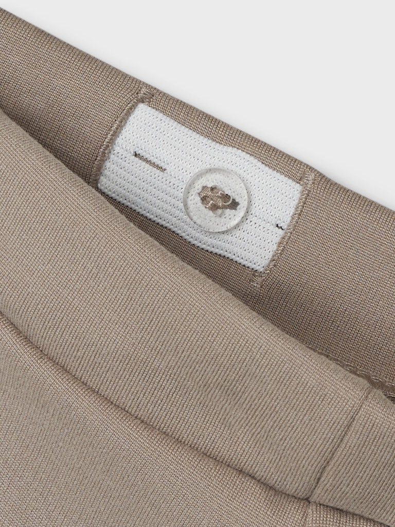 Beige utsvängda byxor till flicka. Bootcut byxa flared från Name it.
NKFFRIKKALIA BOOTCUT PANT
13177337