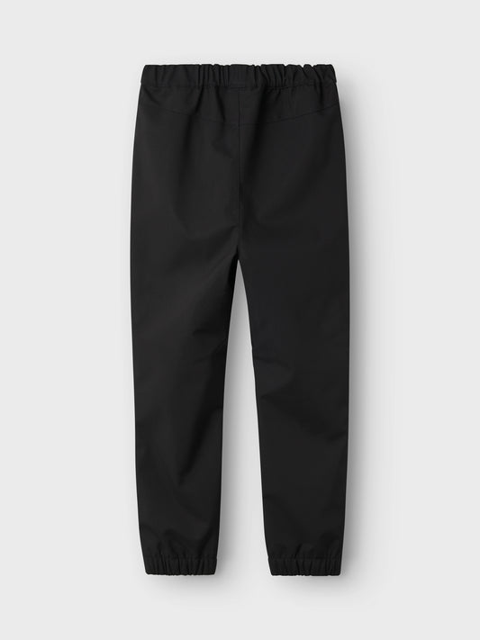 Tunn svart softshell byxa till tjej och kille. Överdrags byxor till kille och tjej från Name it.
NKNALFALIGHT08 PANT REG FO NOOS
13236564