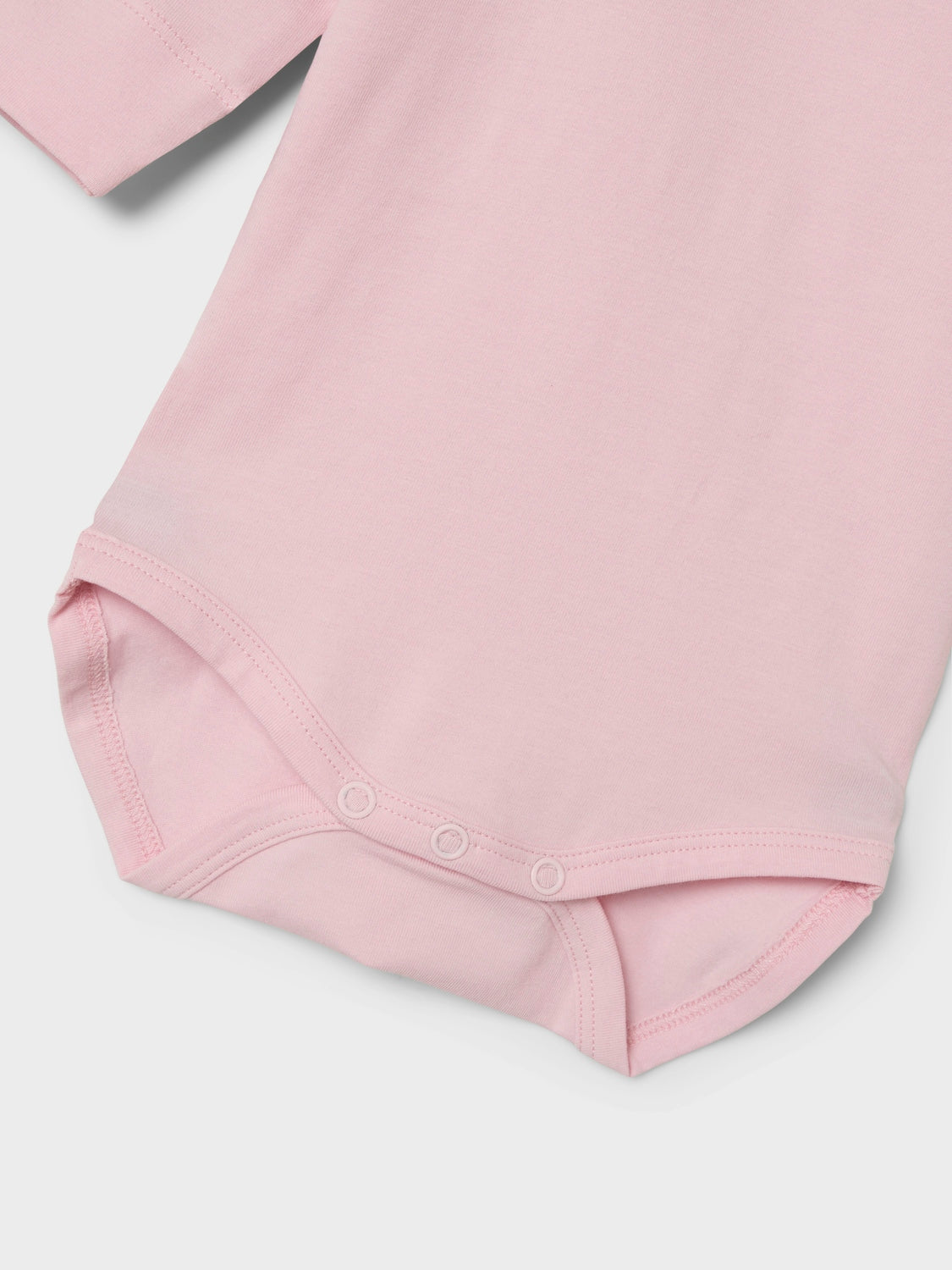 Superfin rosa body med texten baby på bröstet. en villha bodysuit för din lilla bebis.