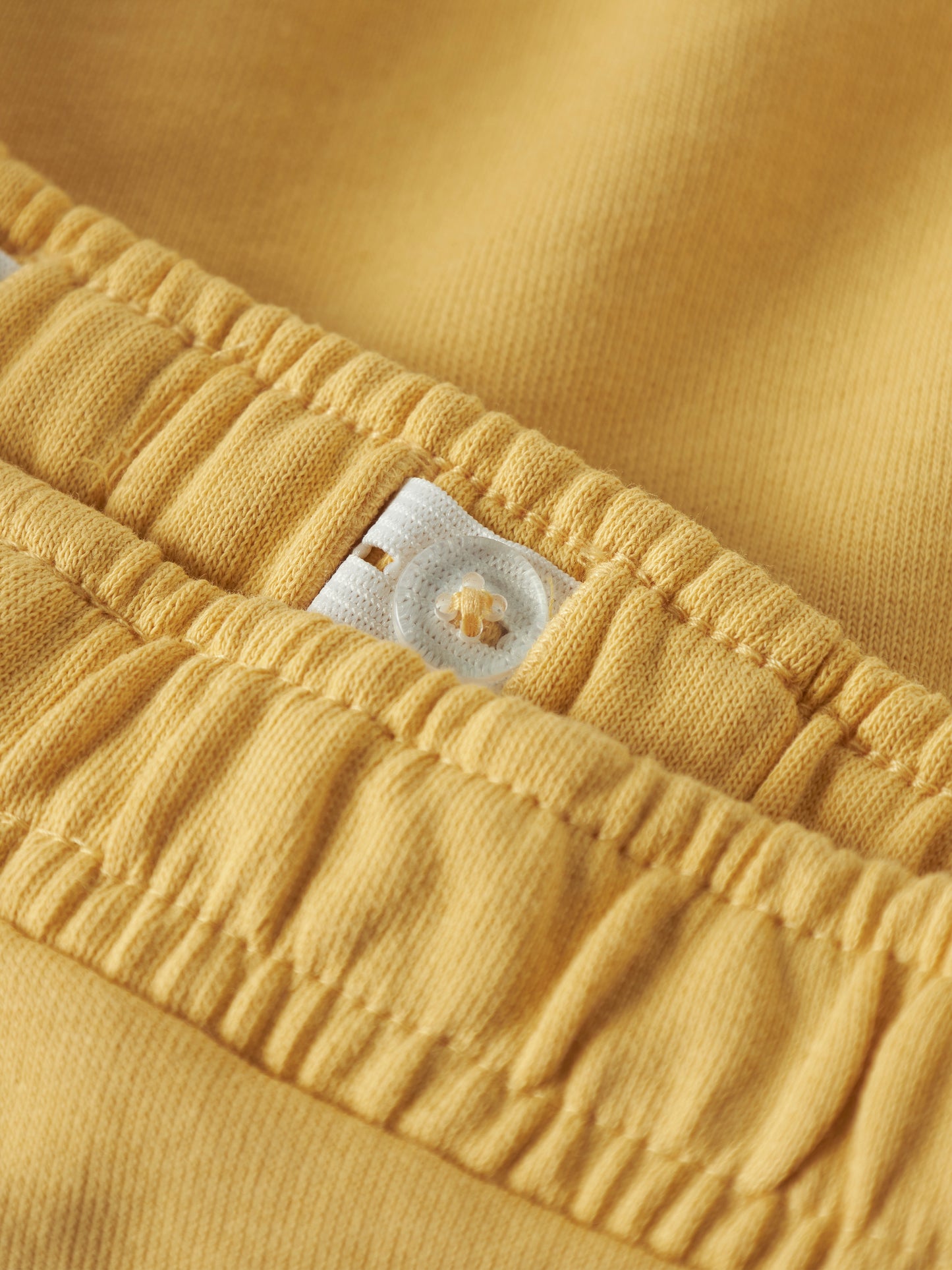 Gul sweat short till pojke med broderad helikopter på. Barn shorts från Name it.
NMMFRITZO NREG SWE SHORTS UNB PB
13238144