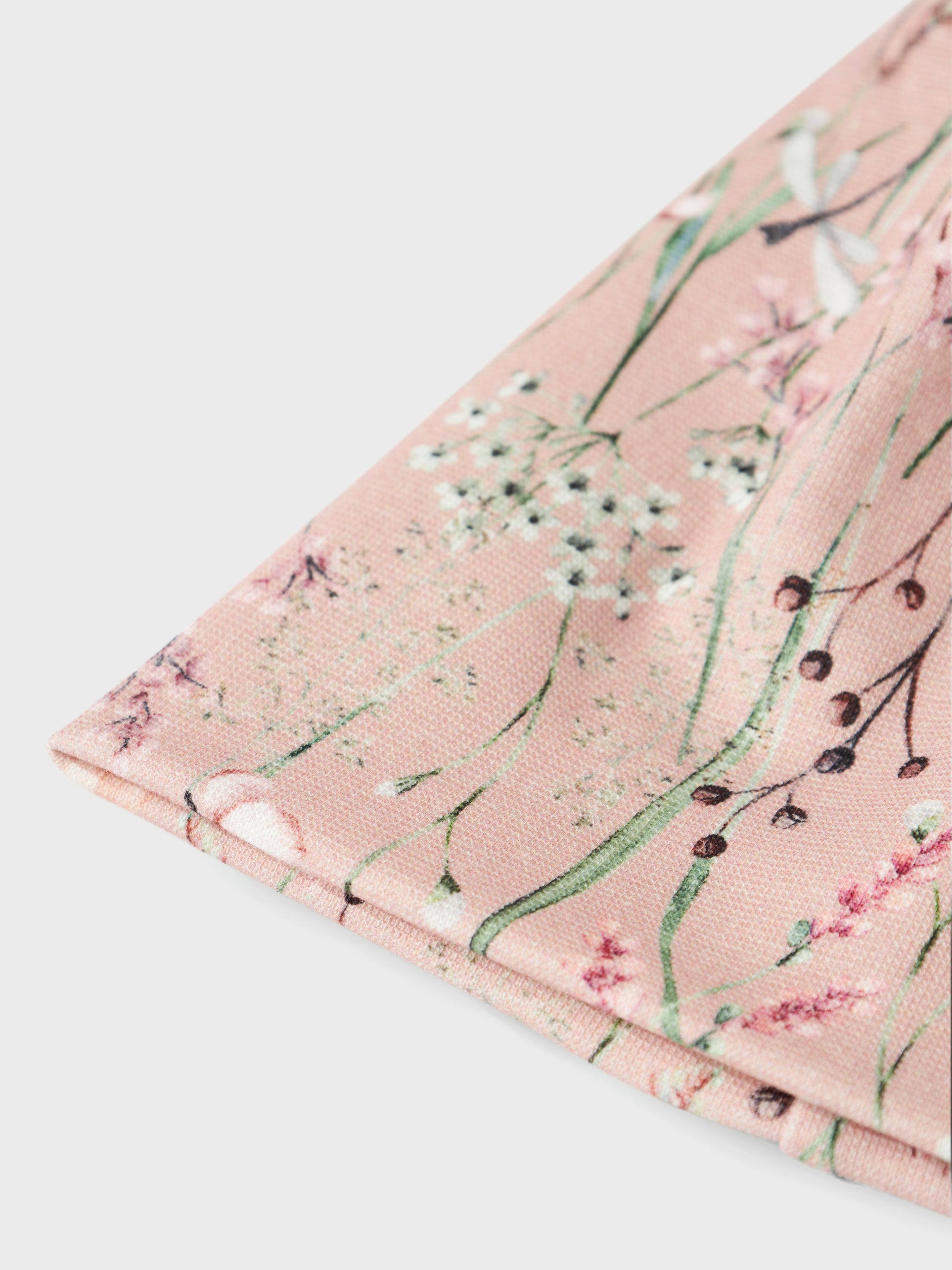 Supersöt tunn vår mössa till flicka. Rosa mössa med blommor i ekologisk bomull.
NMFMOPPY BEANIE DROP SHAPE AOP
13238493