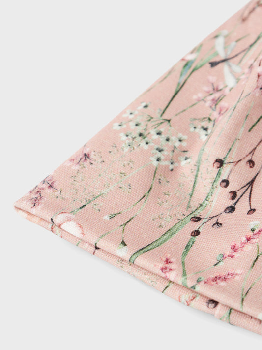 Supersöt tunn vår mössa till flicka. Rosa mössa med blommor i ekologisk bomull.
NMFMOPPY BEANIE DROP SHAPE AOP
13238493