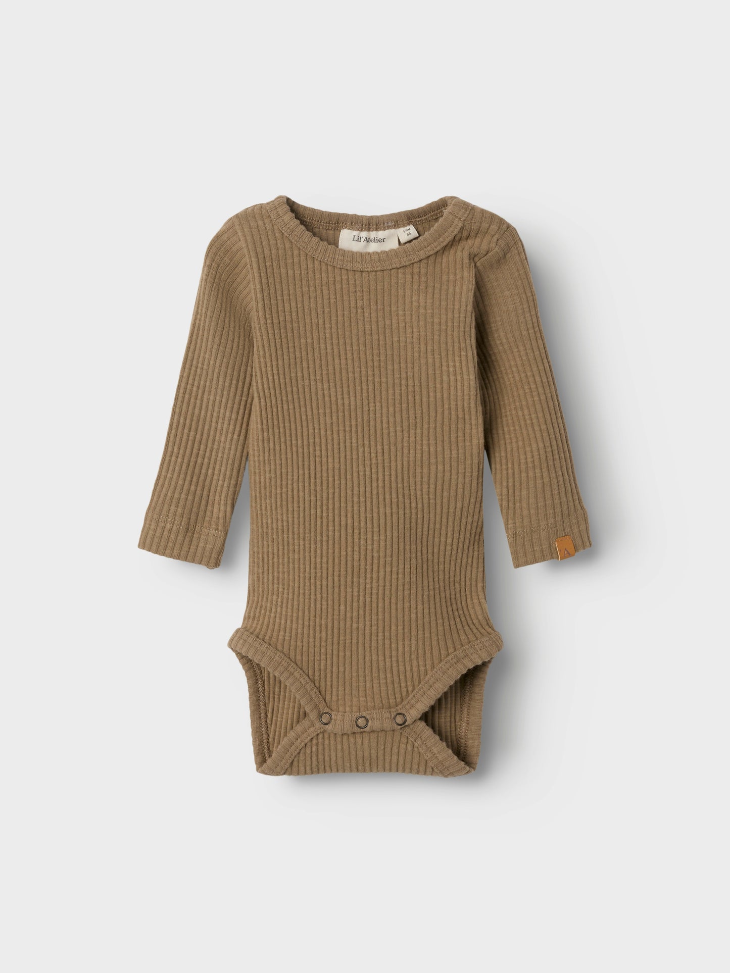 Fin brun ribbad body till baby pojke från Lil 'Atelier.
NBMRAJO MAB LS SLIM BODY LIL
13238629